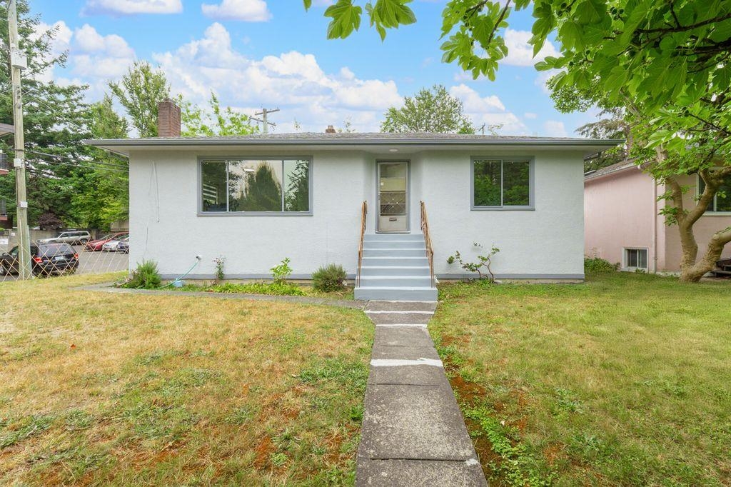 3008 Garden Drive, Vancouver, BC V5N 4X9