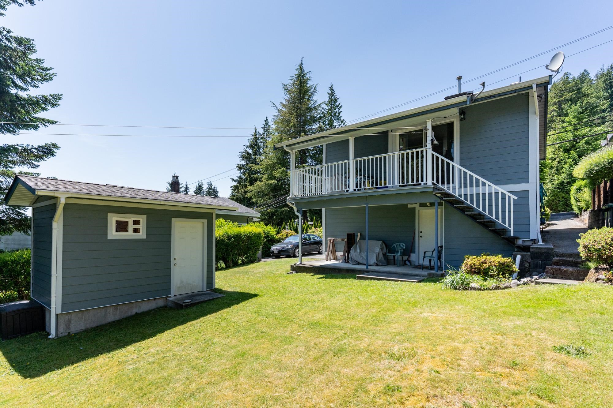 4370 Mountain Highway, North Vancouver, BC V7K 2K2