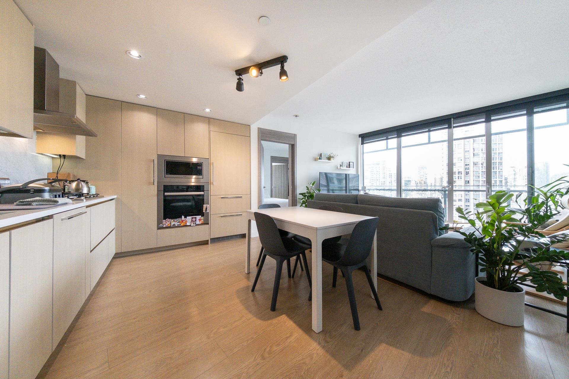 89 Nelson Street #2001, Vancouver, BC V6Z 0E7