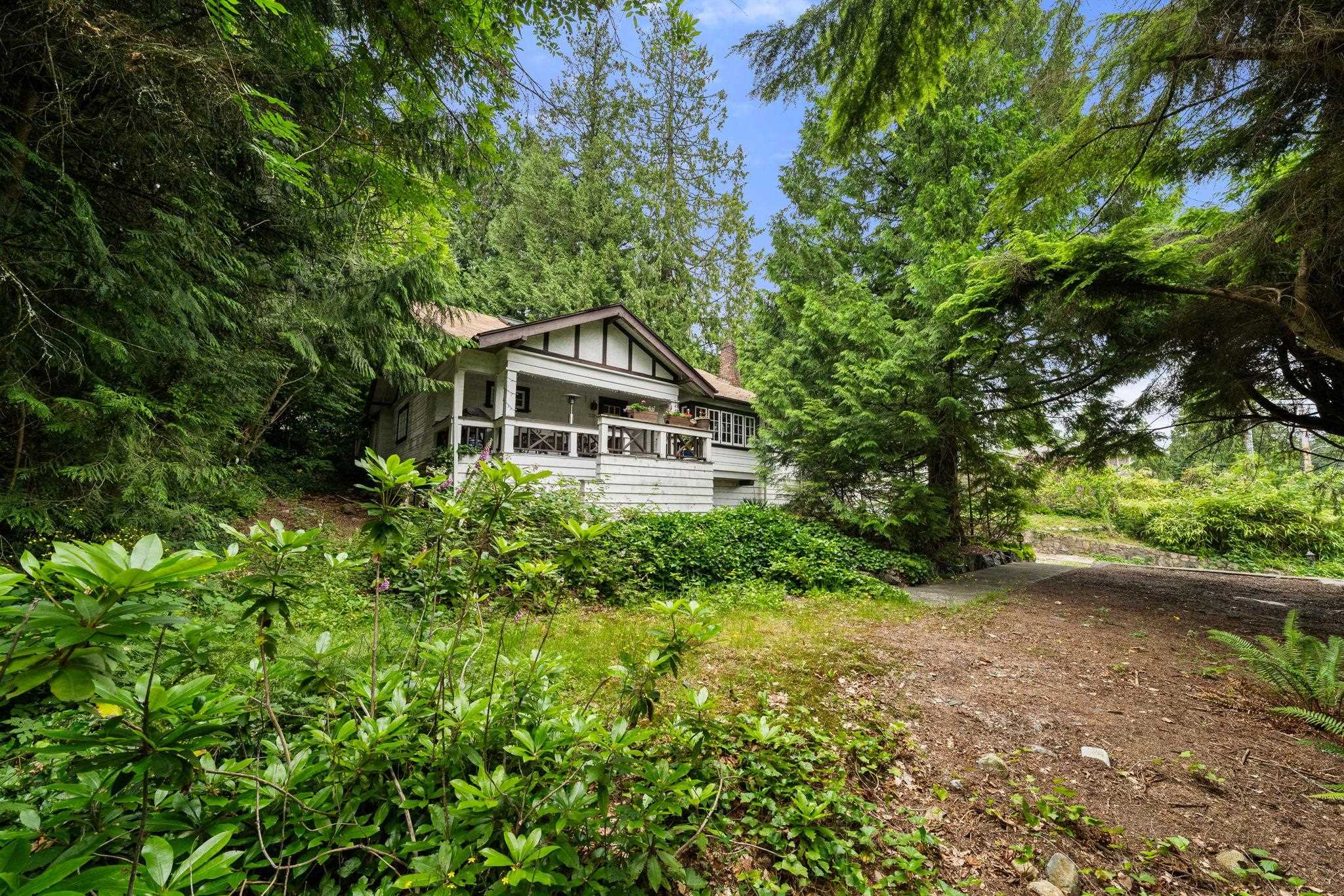 338 East Osborne Road, North Vancouver, BC V7N 1M3