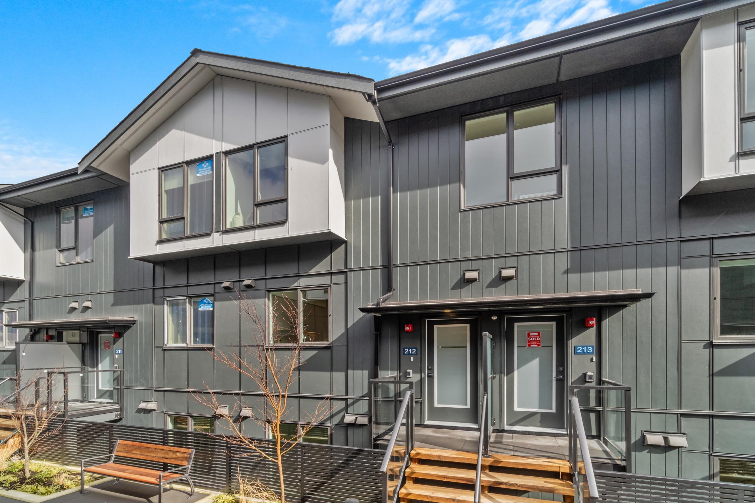 7161 17th Avenue #204, Burnaby, BC V3N 1K8