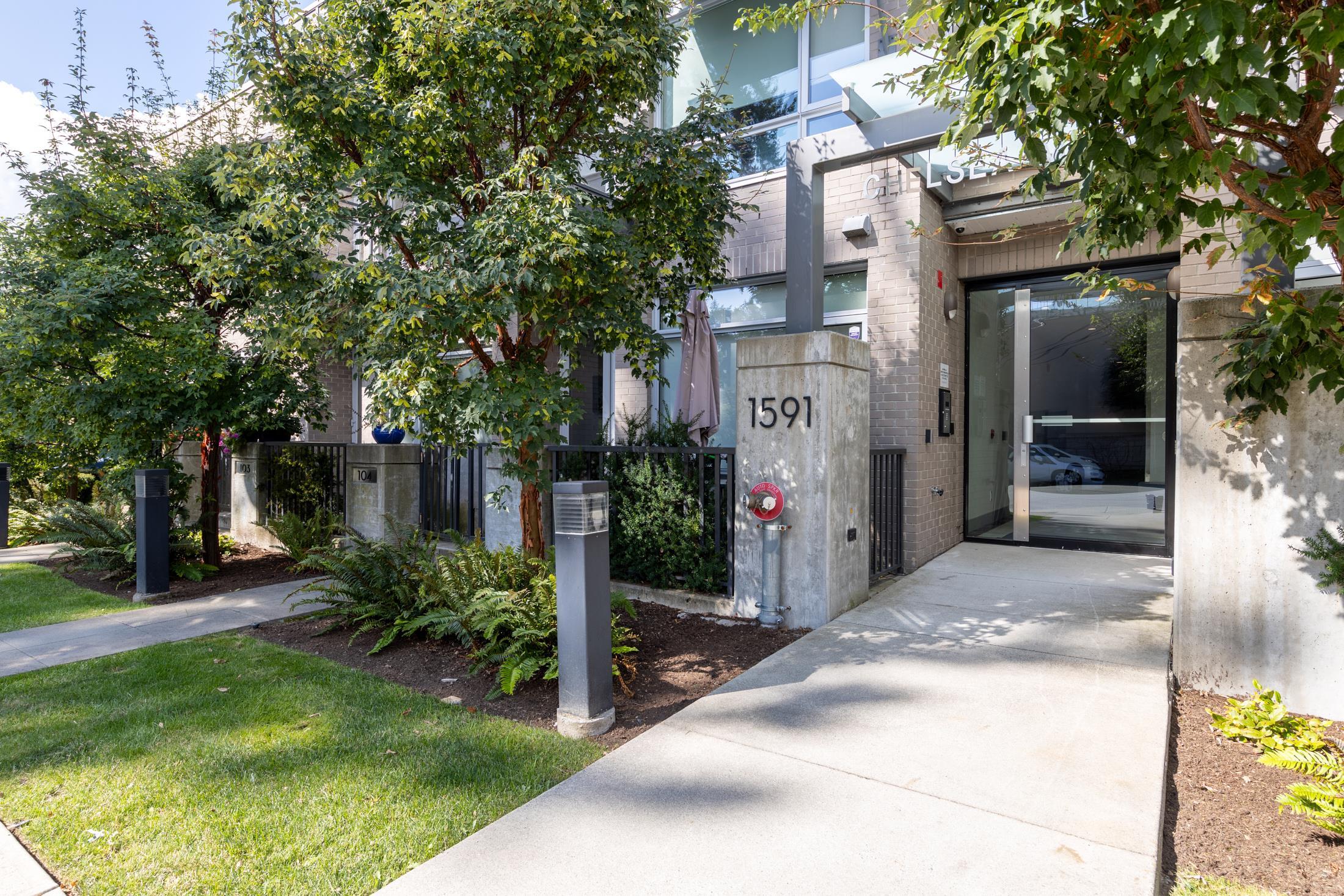 1591 Bowser Avenue #205, North Vancouver, BC V7P 2Y4