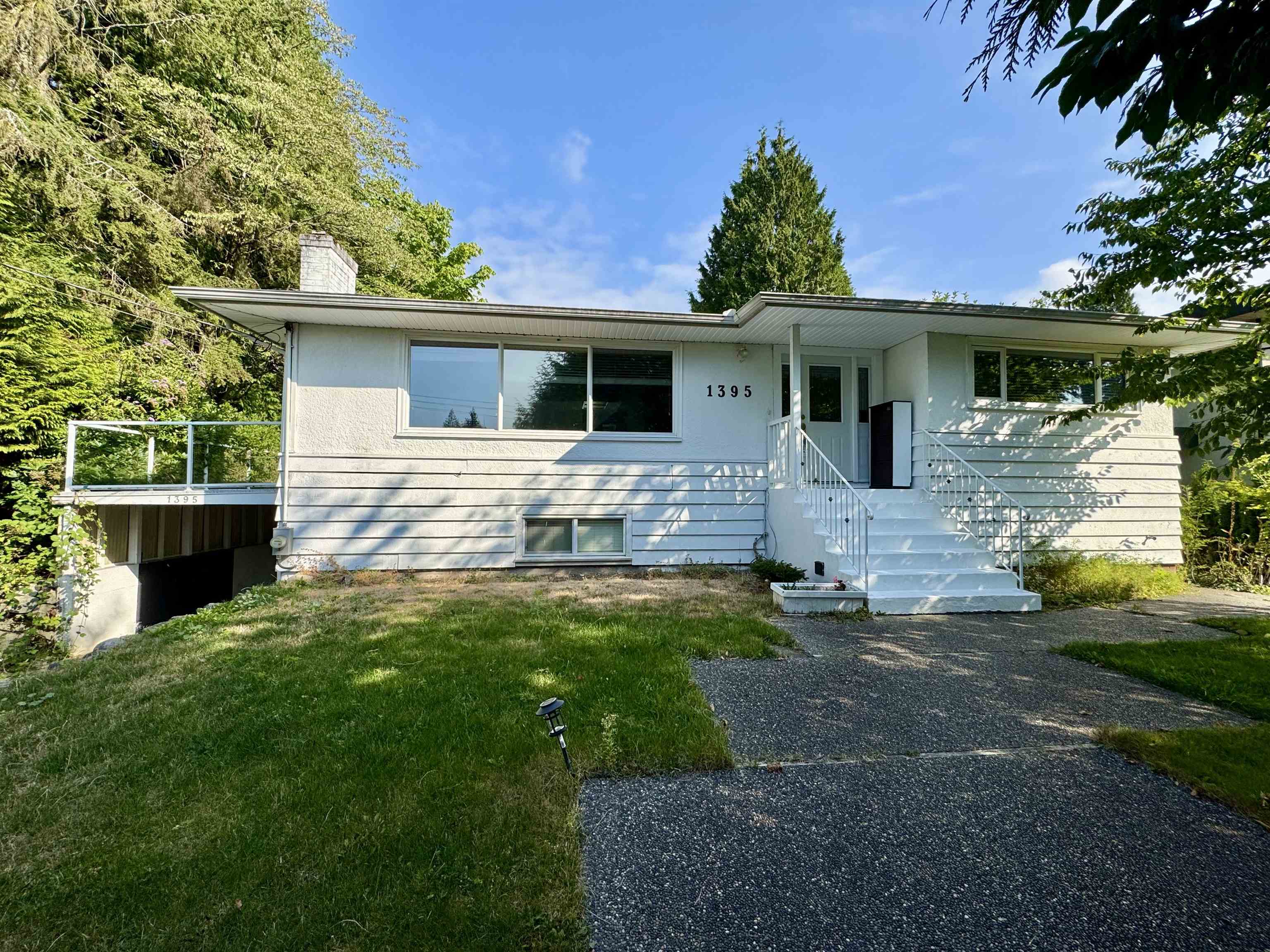 1395 Ottawa Avenue, West Vancouver, BC V7T 2H6
