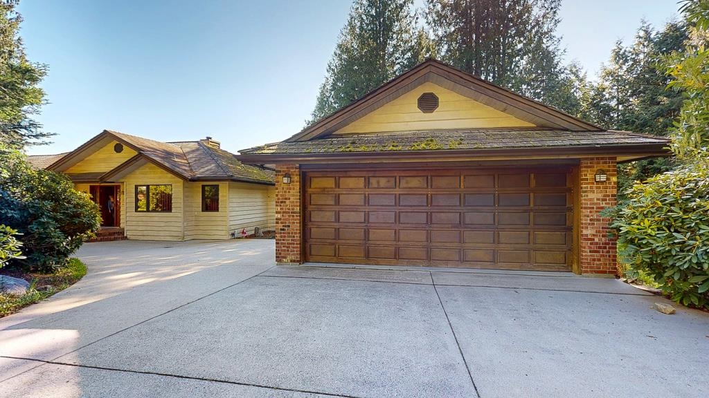 8161 Redrooffs Rd, Halfmoon Bay, BC V7Z 1A7