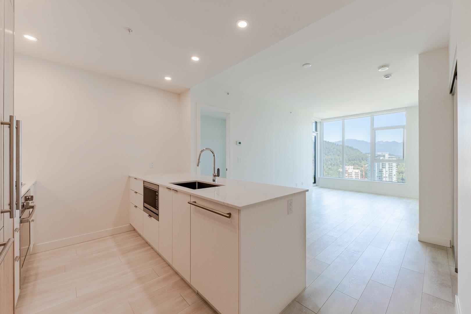 537 Cottonwood Ave #2407, Coquitlam, BC V3J 0S4