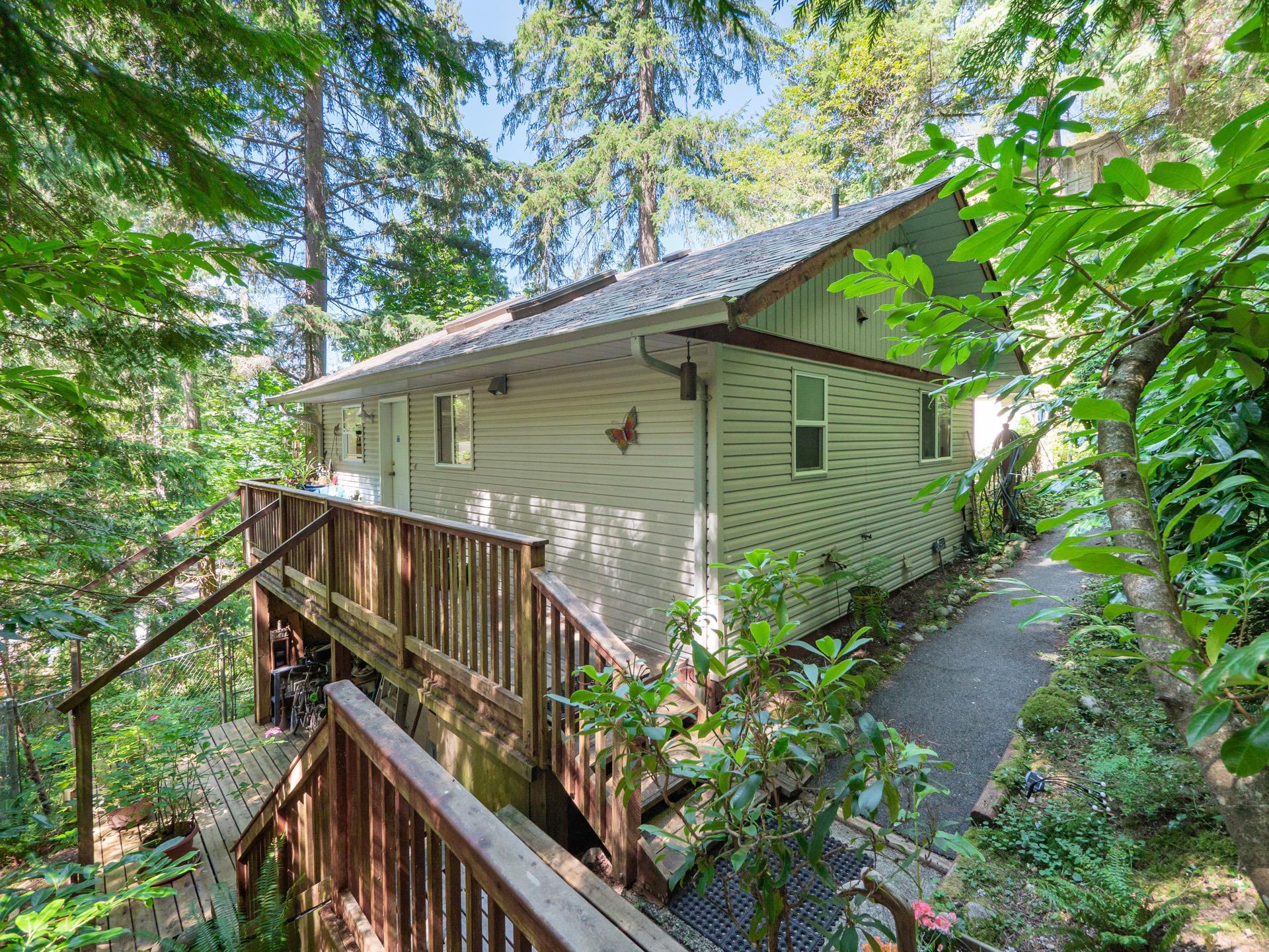 7027 Skana Cres, Sechelt, BC V7Z 0C8