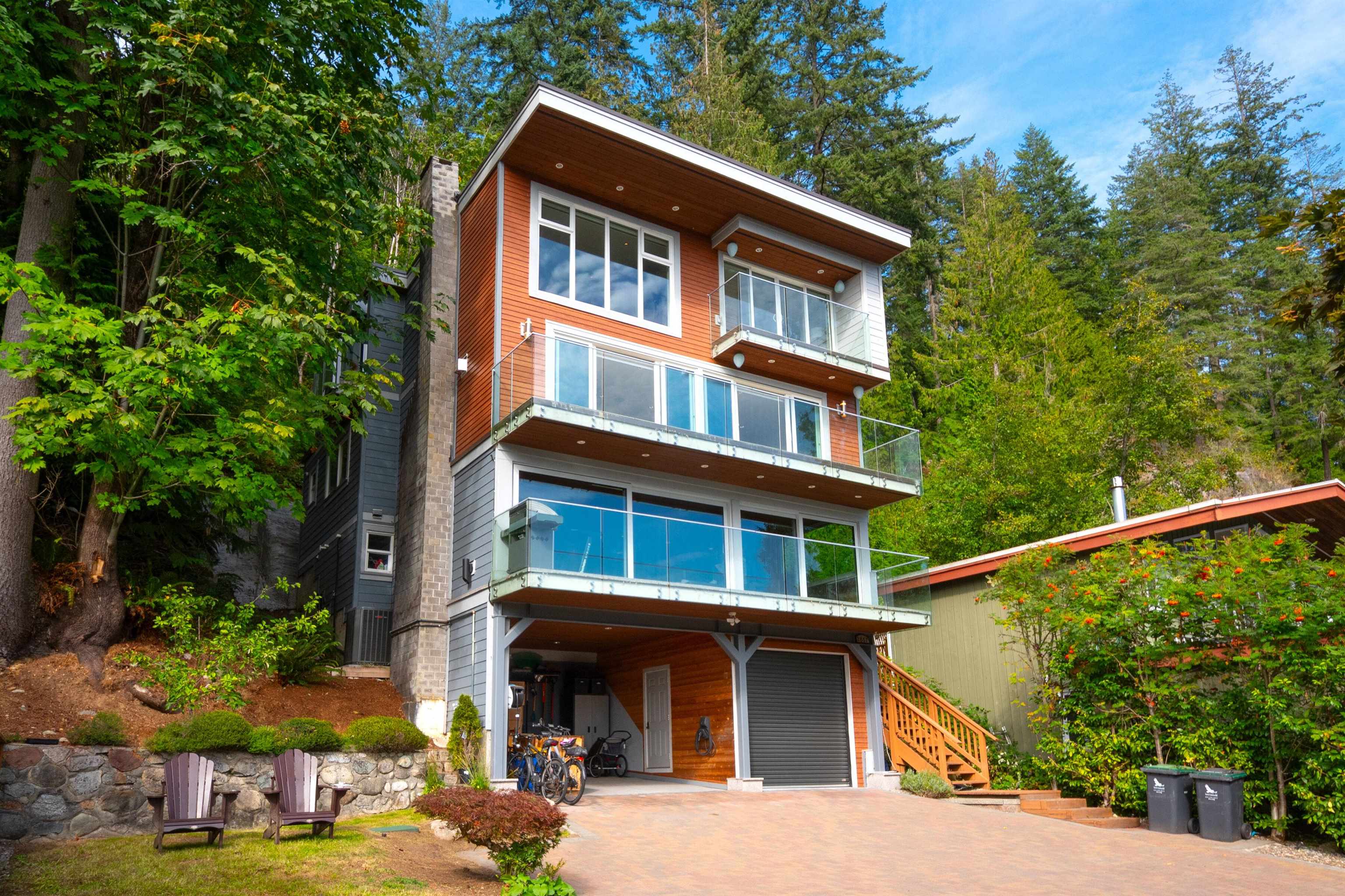 2867 Panorama Drive, North Vancouver, BC V7G 1V7