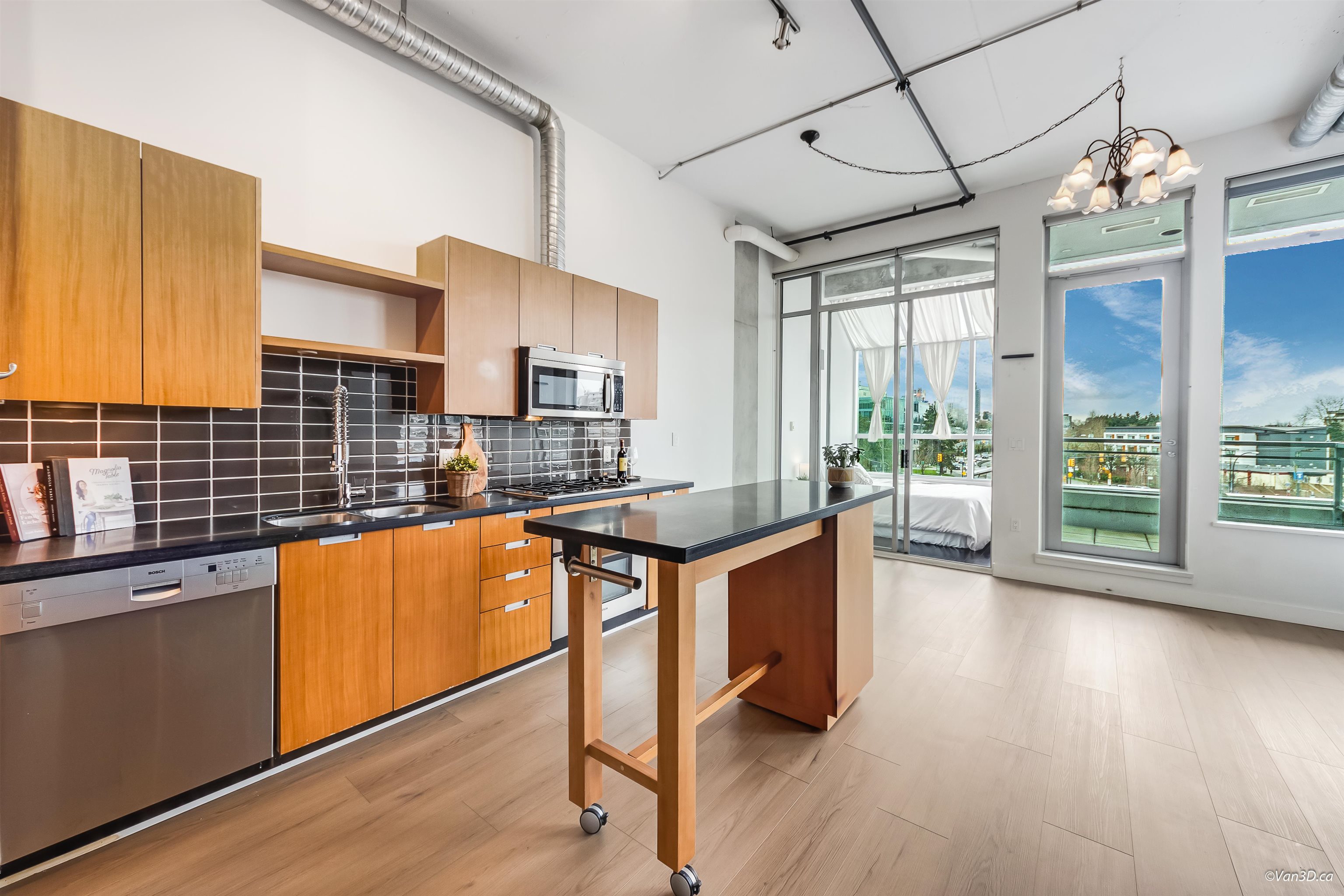 495 West 6th Avenue #307, Vancouver, BC V5Y 1L3