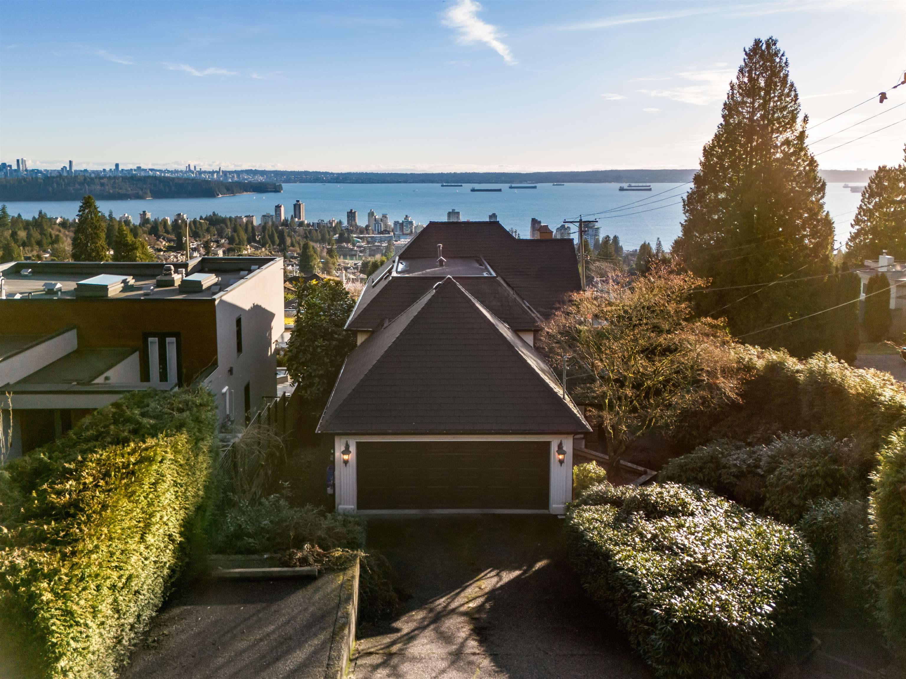 2198 Rosebery Avenue, West Vancouver, BC V7V 2Z7