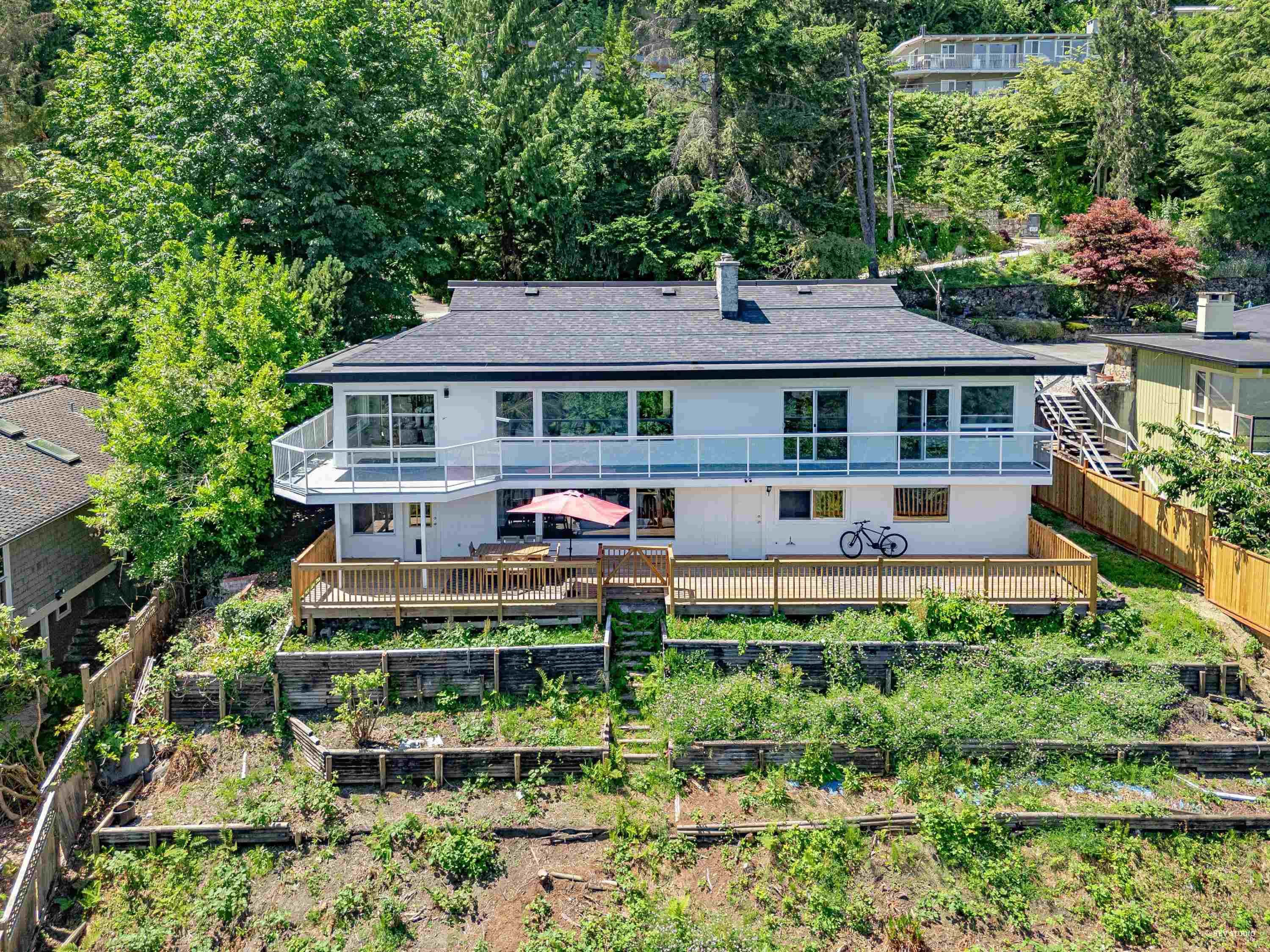818 Younette Drive, West Vancouver, BC V7T 1S9