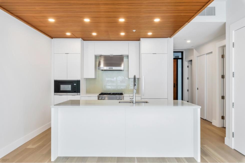 6707 Nelson Ave #205, West Vancouver, BC V7W 0A4