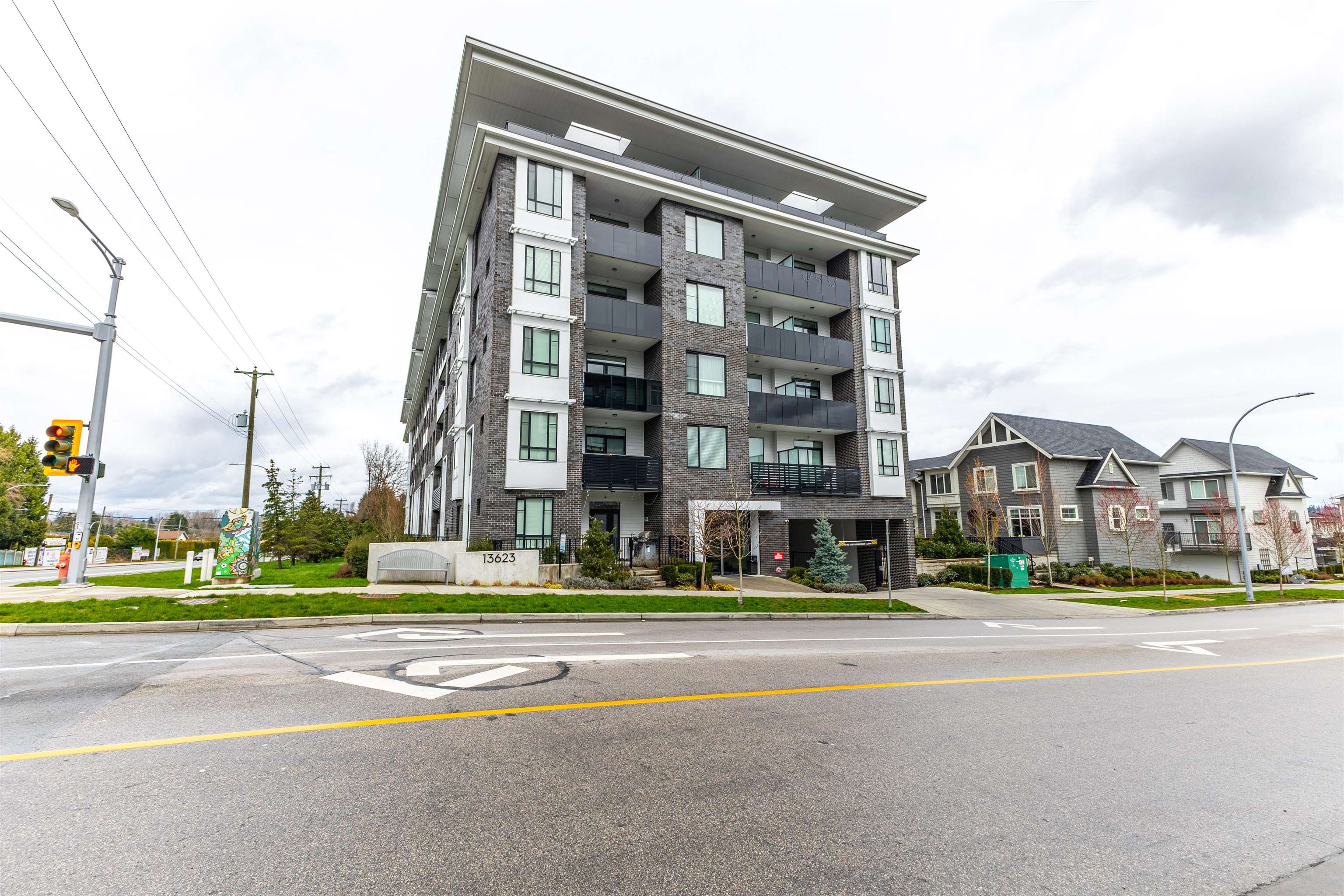13623 81a Avenue #609, Surrey, BC V3W 3N7