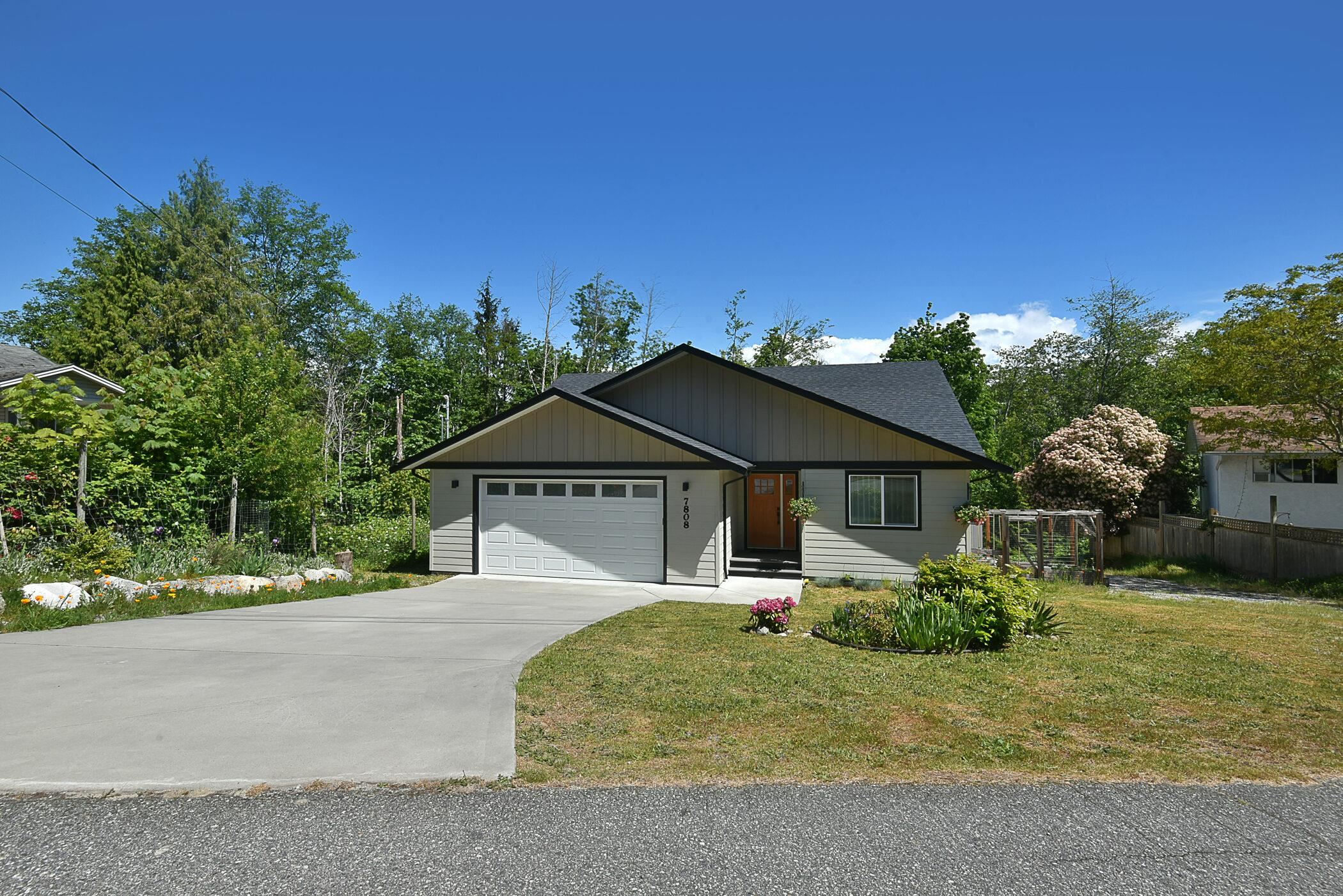 7808 Eagle Dr, Halfmoon Bay, BC V7Z 1A3