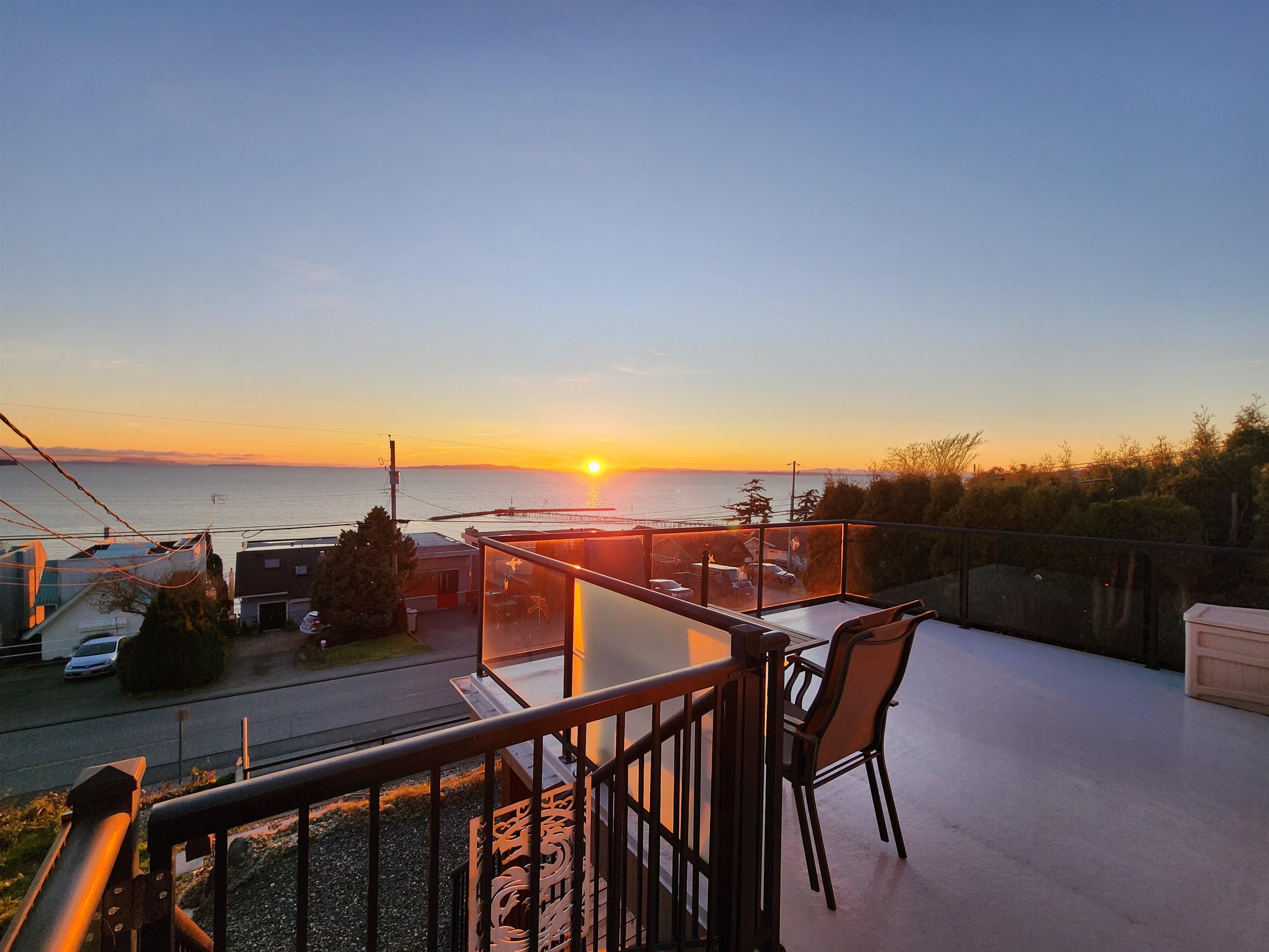 15245 Victoria Avenue, White Rock, BC V4B 1G7