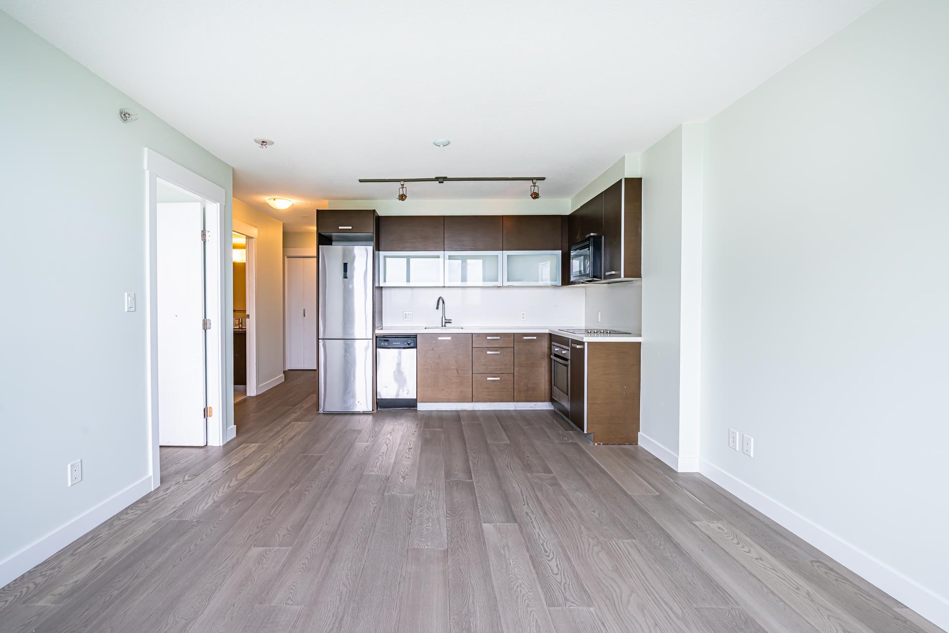 10777 University Drive #1805, Surrey, BC V3T 0E6