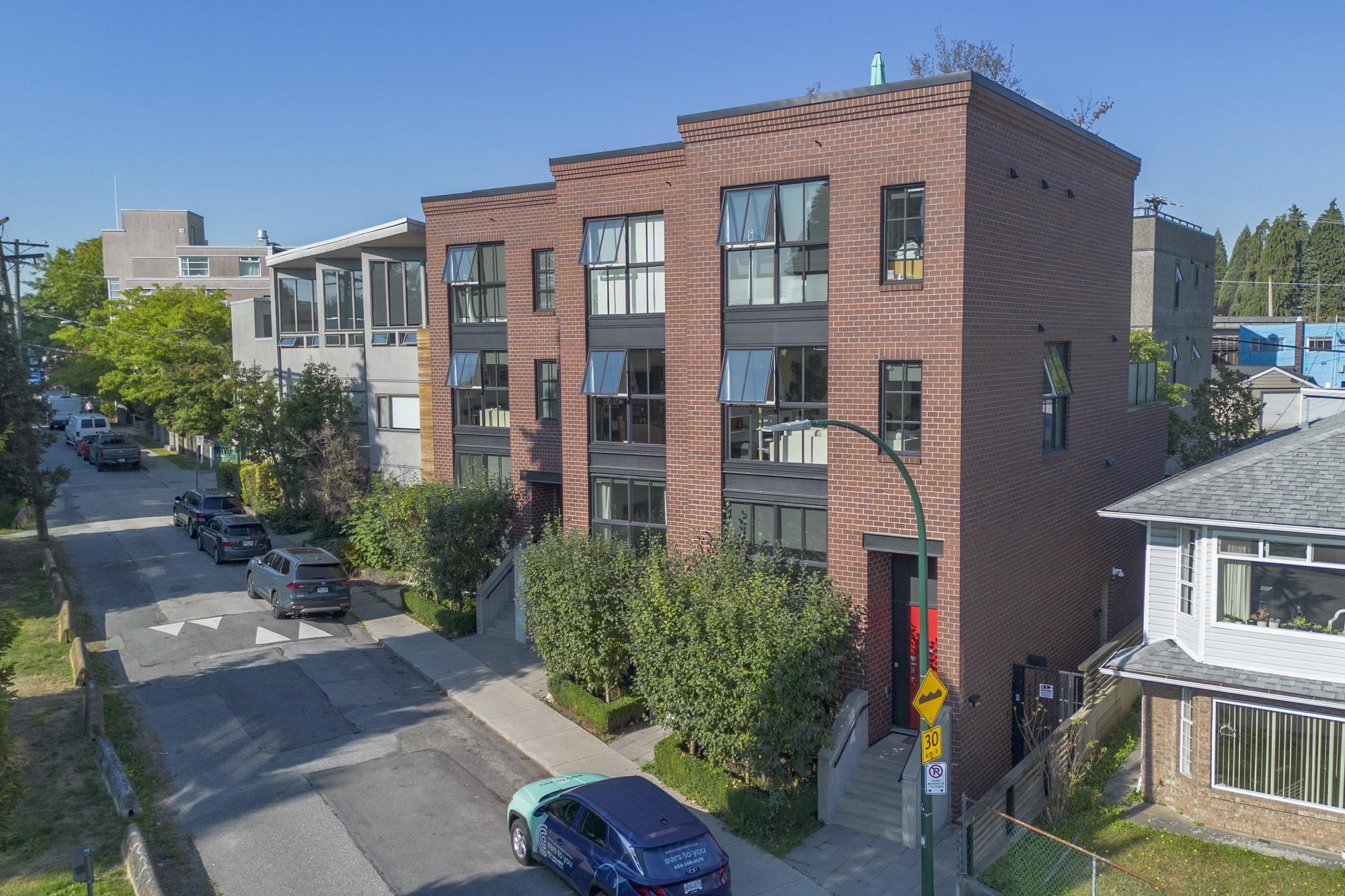 3439 Porter Street, Vancouver, BC V5N 4H2
