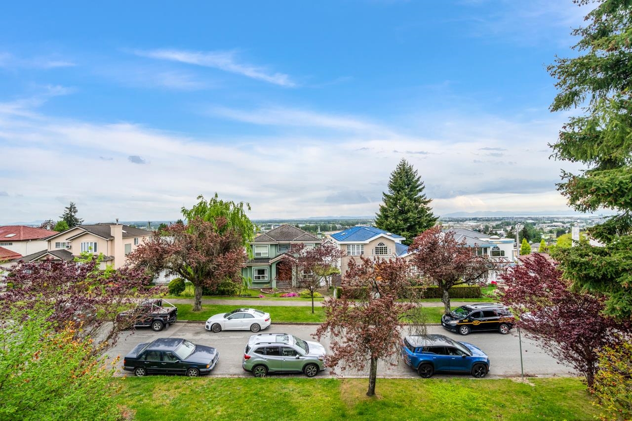 2085 Qualicum Drive, Vancouver, BC V5P 2M3