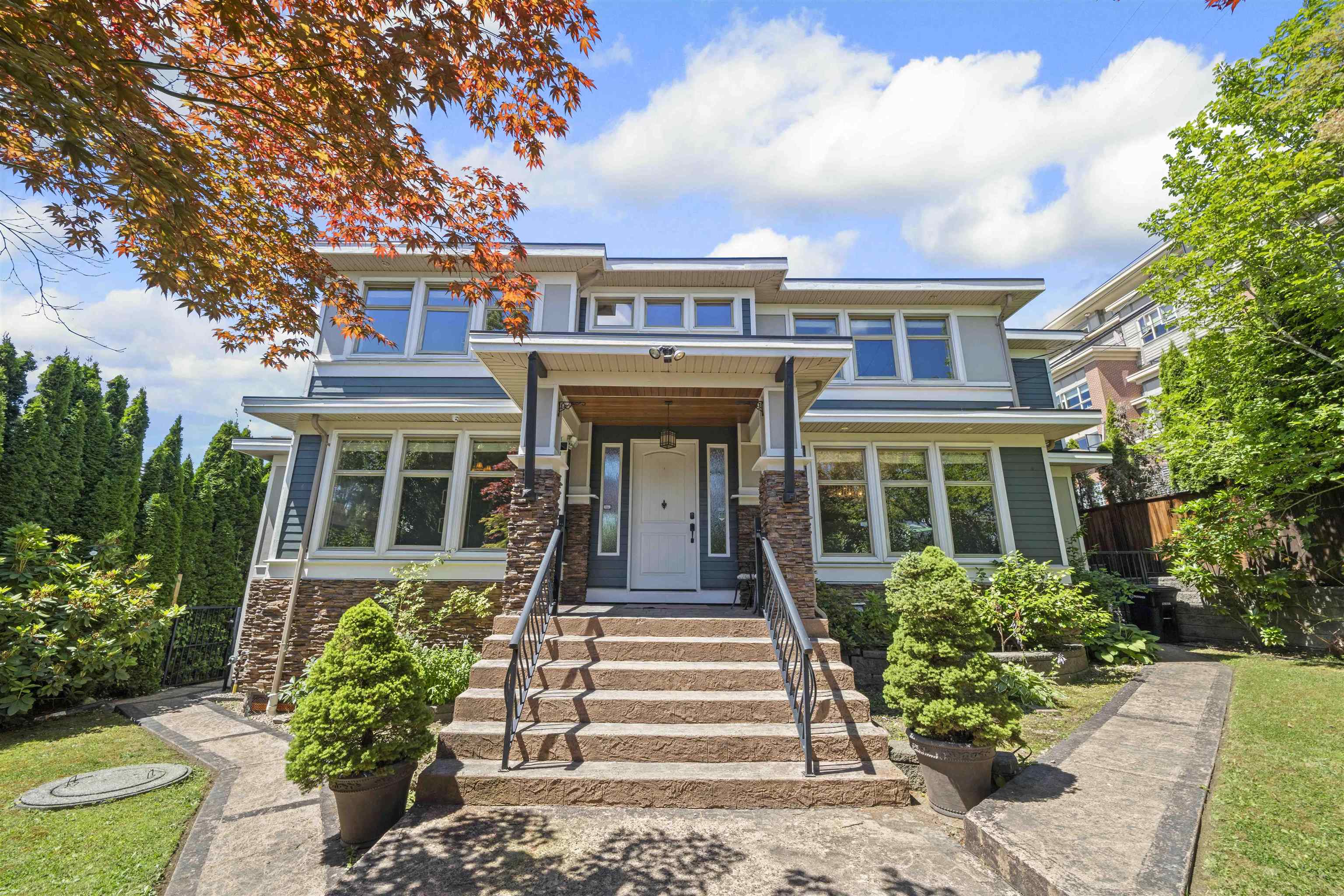481 Holdom Avenue, Burnaby, BC V5B 3V3