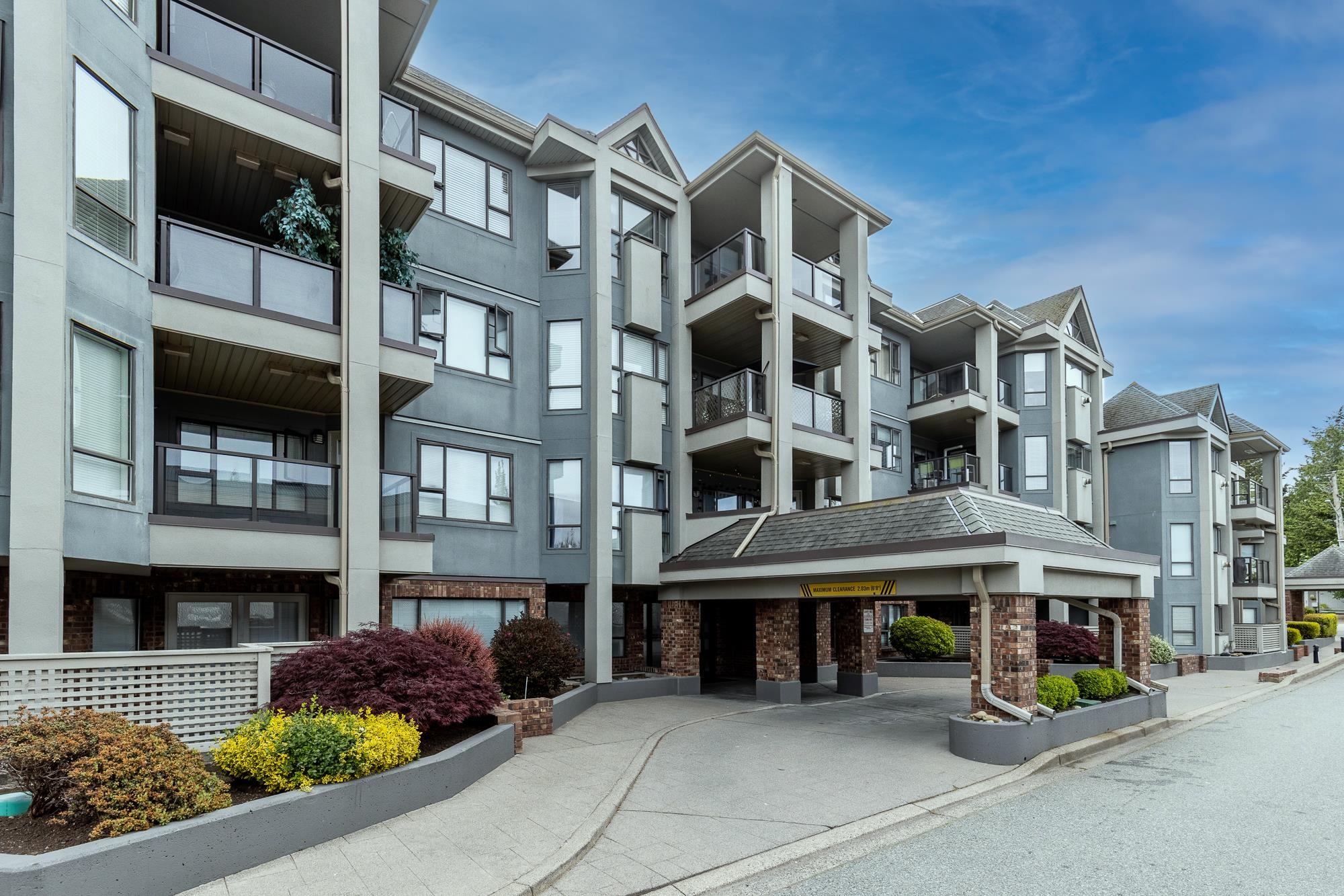 15241 18 Avenue #201, Surrey, BC V4A 1W9