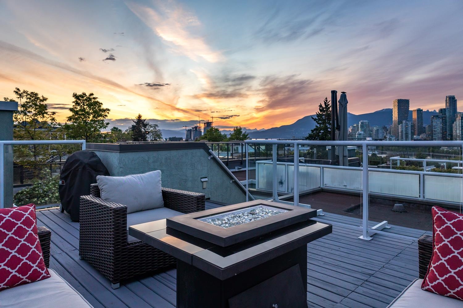 2391 Oak Street, Vancouver, BC V6H 2J8