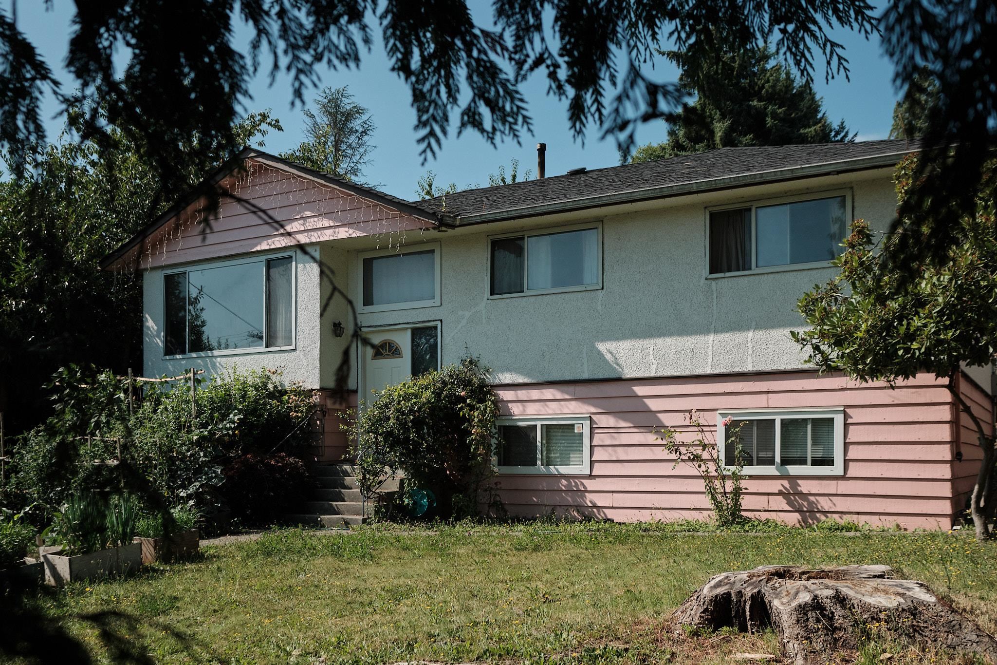 6717 Broadway, Burnaby, BC V5B 2Y7