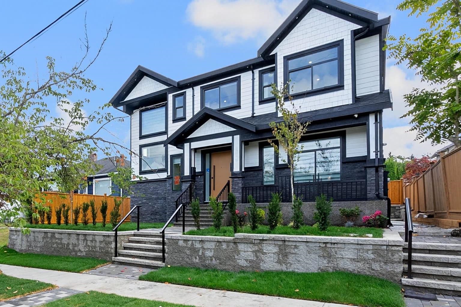 218 Osborne Avenue, New Westminster, BC V3L 1Y8