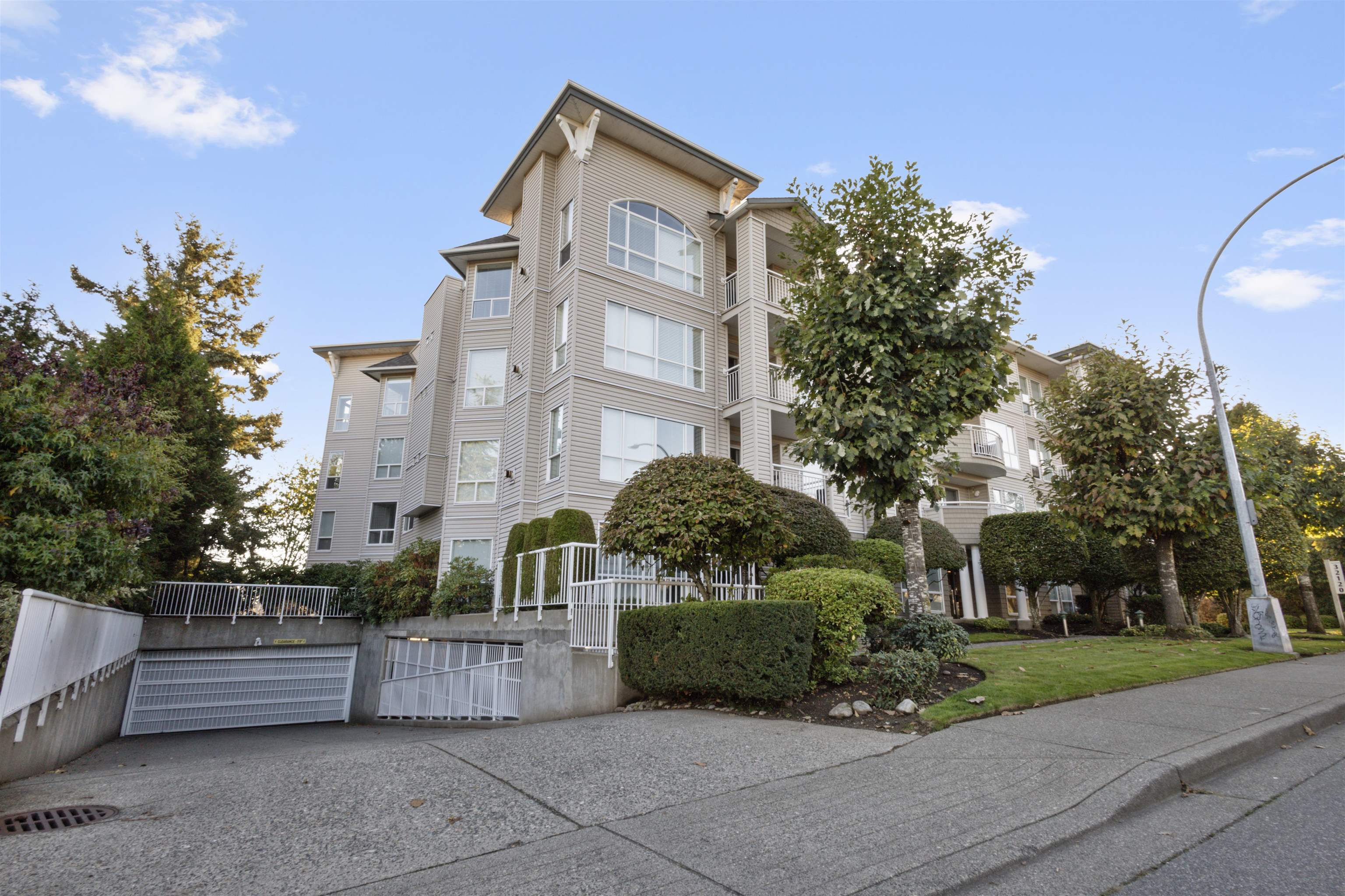 32120 Mount Waddington Avenue #206, Abbotsford, BC V2T 2E8