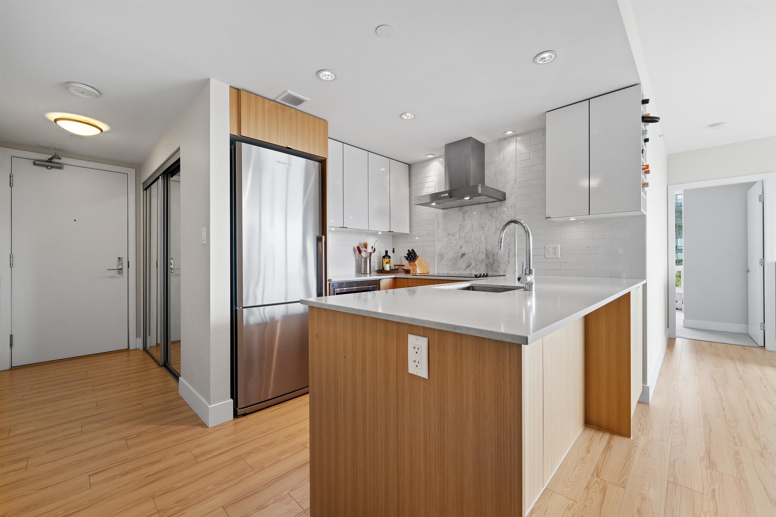 159 West 2nd Avenue #907, Vancouver, BC V5Y 0L8