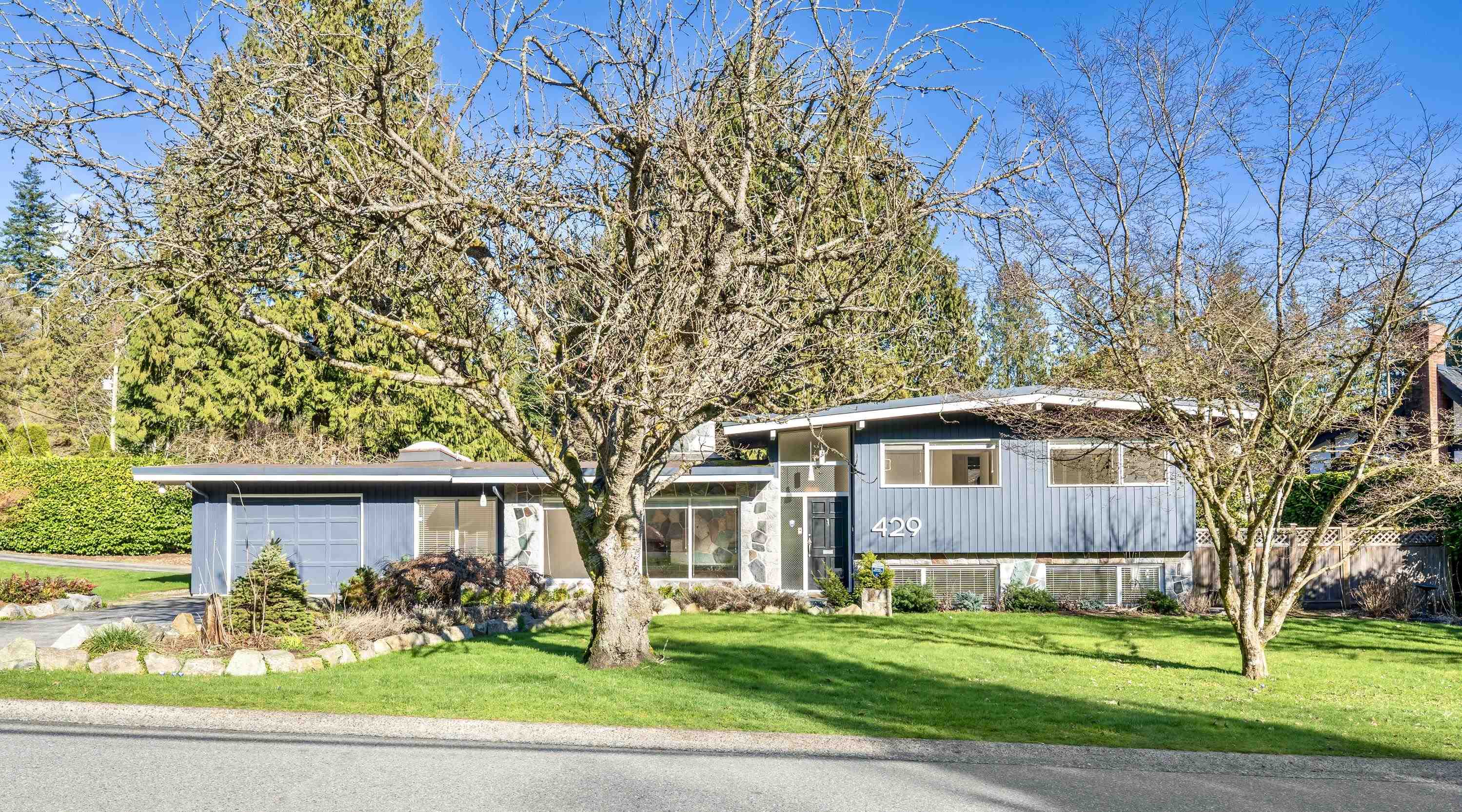 429 Newlands Road, West Vancouver, BC V7T 1W2