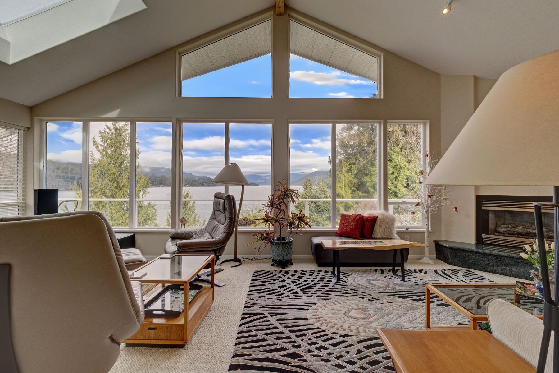 6484 Gale Avenue North, Sechelt, BC V7Z 0L1