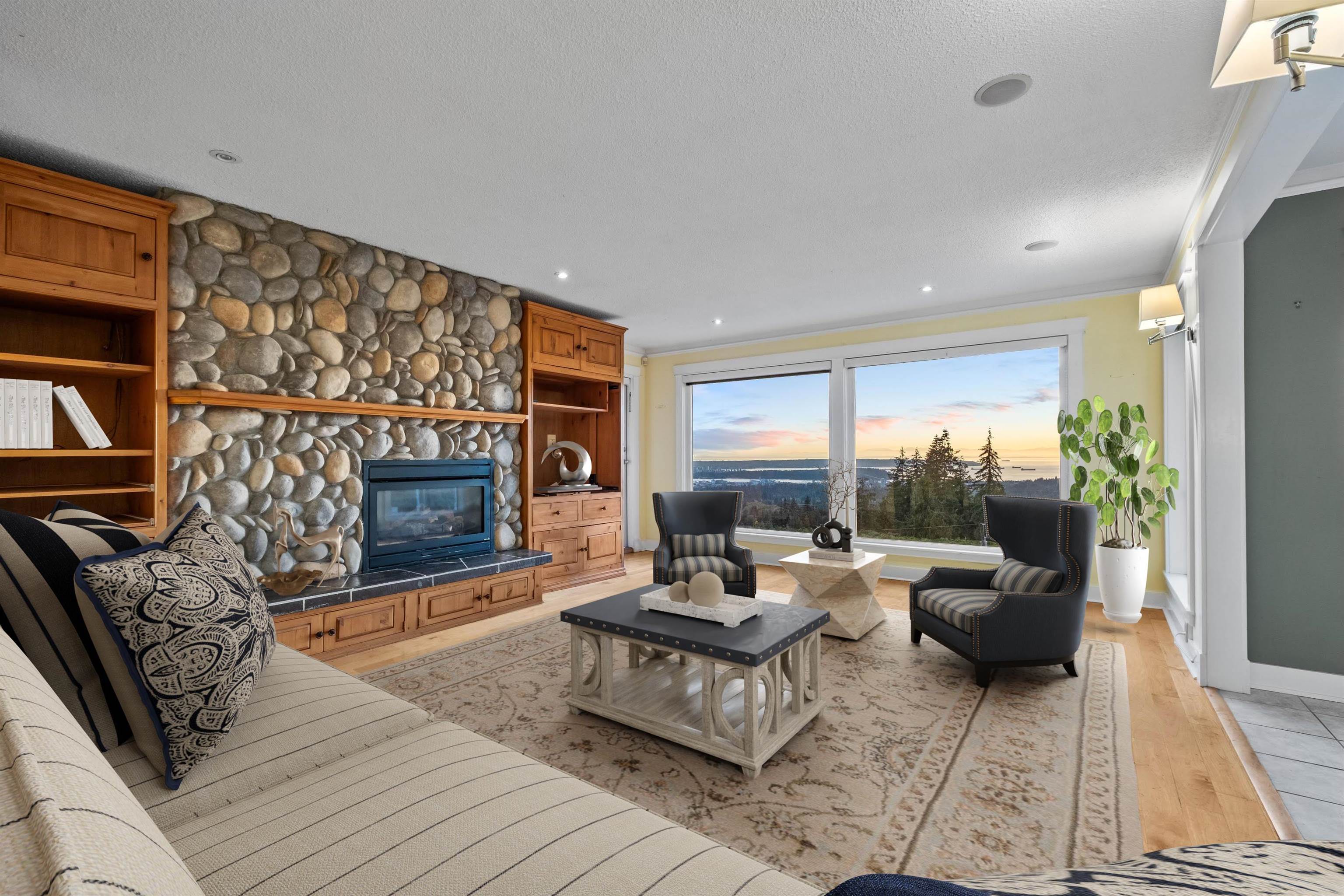353 Newdale Court, North Vancouver, BC V7N 3H3