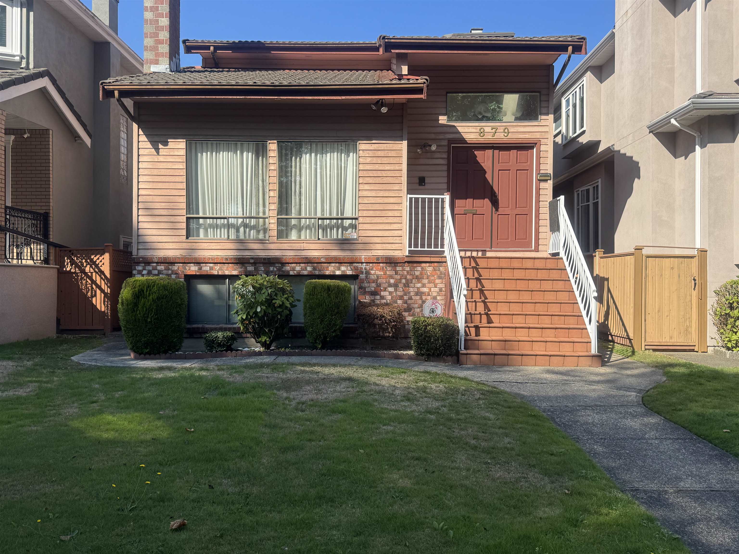 879 West 62nd Avenue, Vancouver, BC V6P 2E3