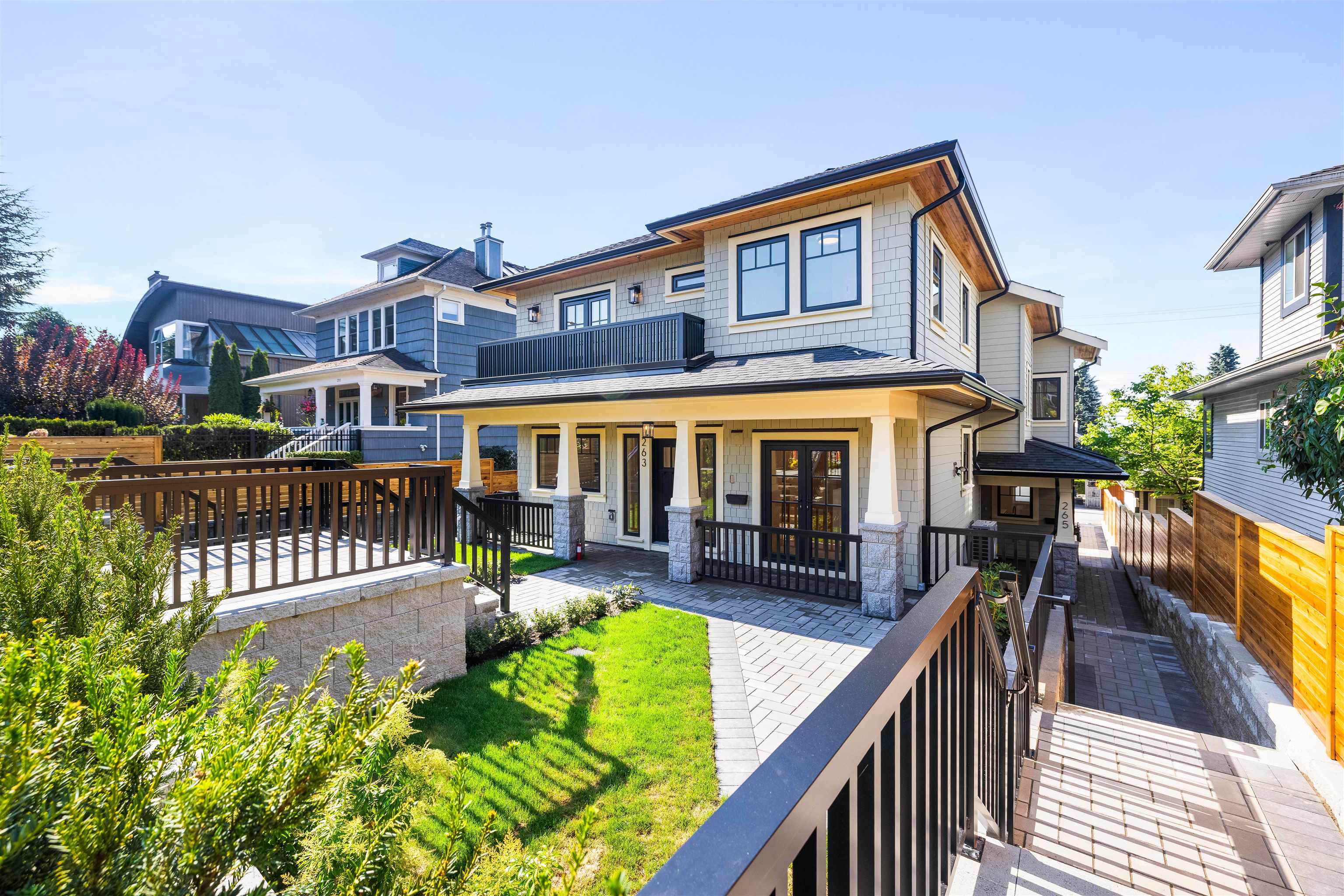 265 6th Street West, North Vancouver, BC V7M 1K7