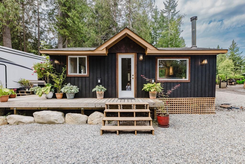 8048 Wildwood Rd, Halfmoon Bay, BC V0N 1Y1