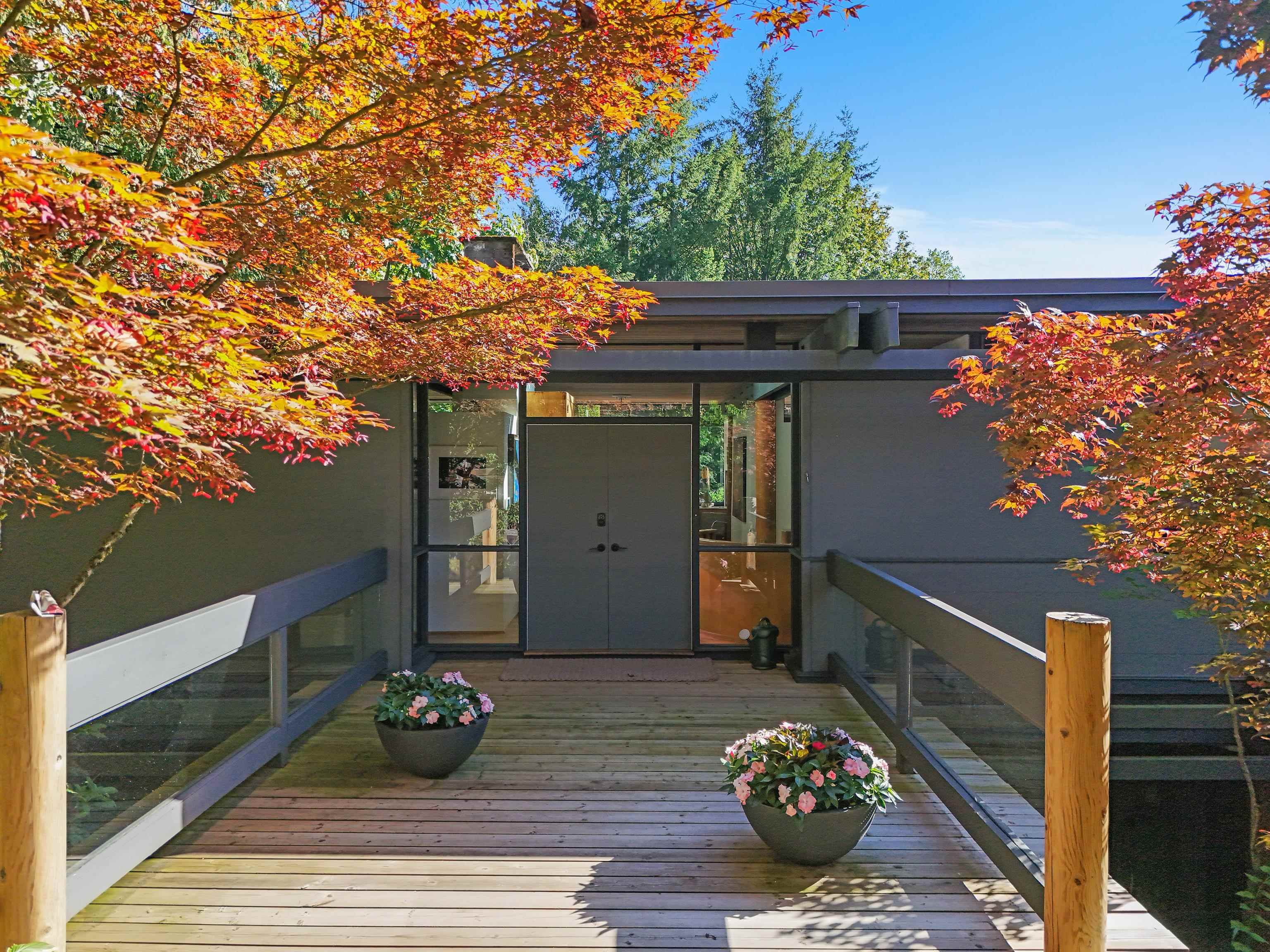 1740 Queens Avenue, West Vancouver, BC V7V 2X7