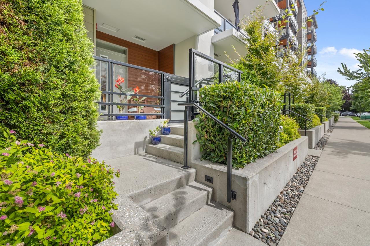 128 E 8th St Th1 #th1, North Vancouver, BC V7L 0H2