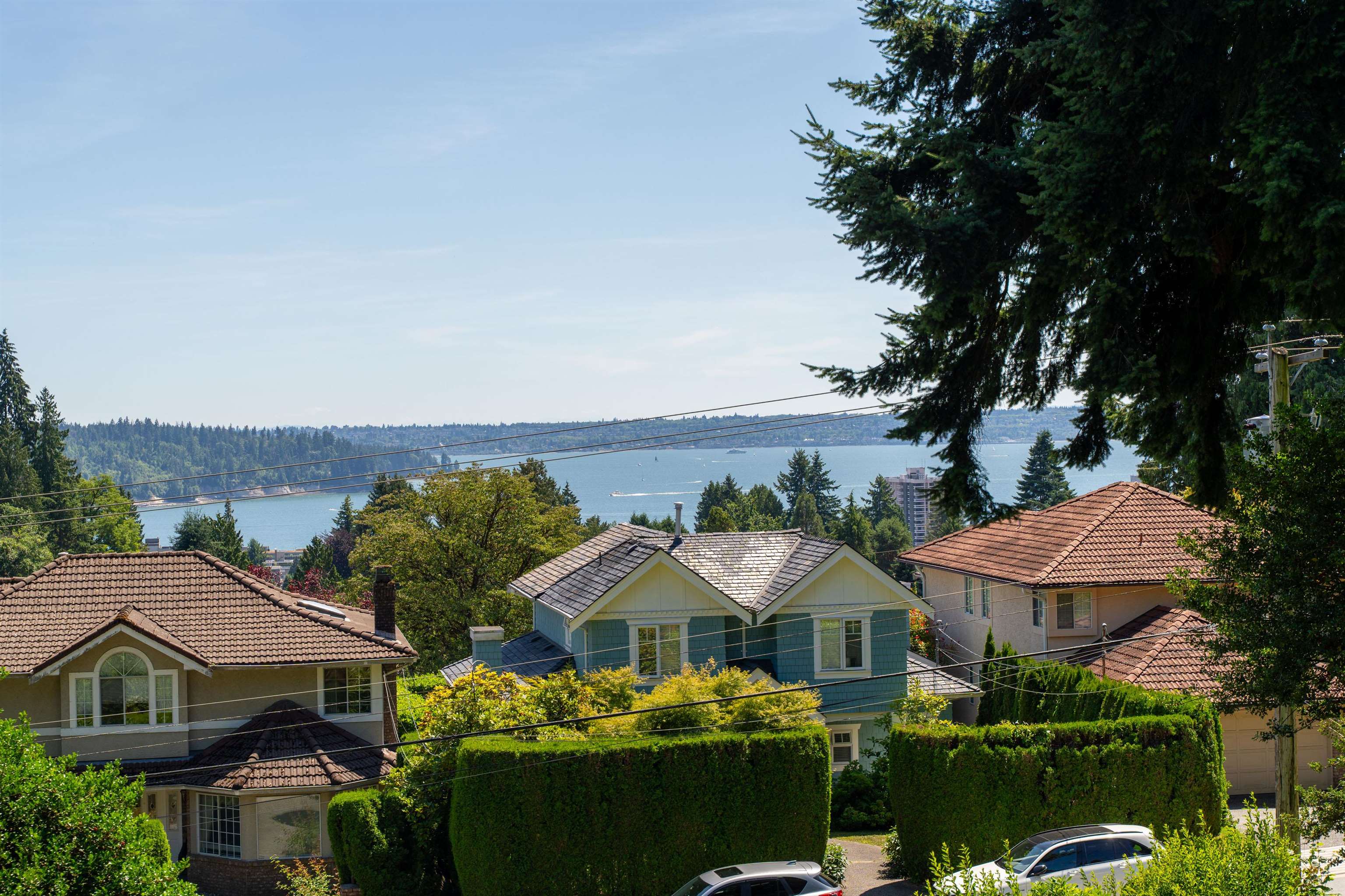 1371 Mathers Avenue, West Vancouver, BC V7T 2G5