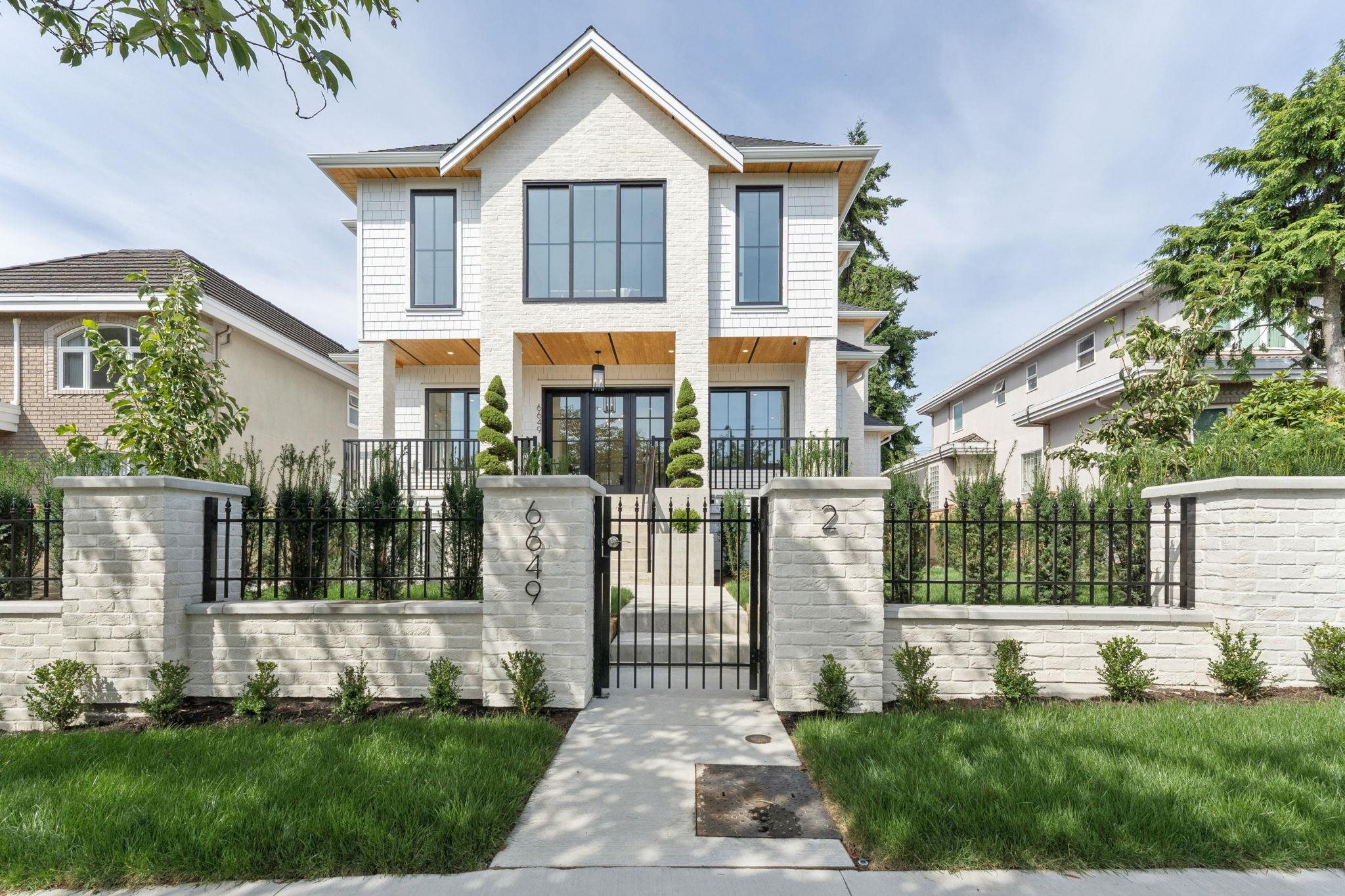 6649 Heather Street #1, Vancouver, BC V6P 3P3