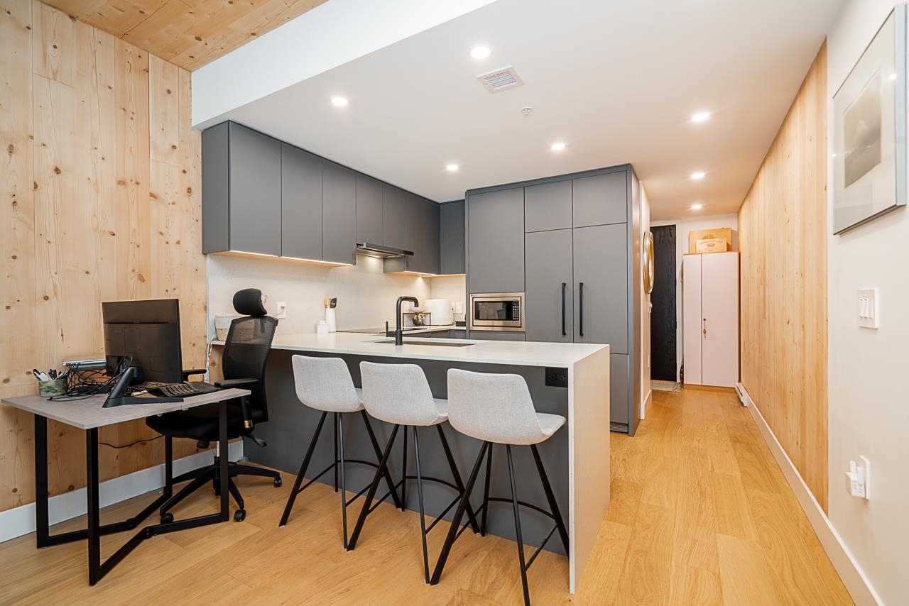 310 Salter St #202, New Westminster, BC V3M 0N7