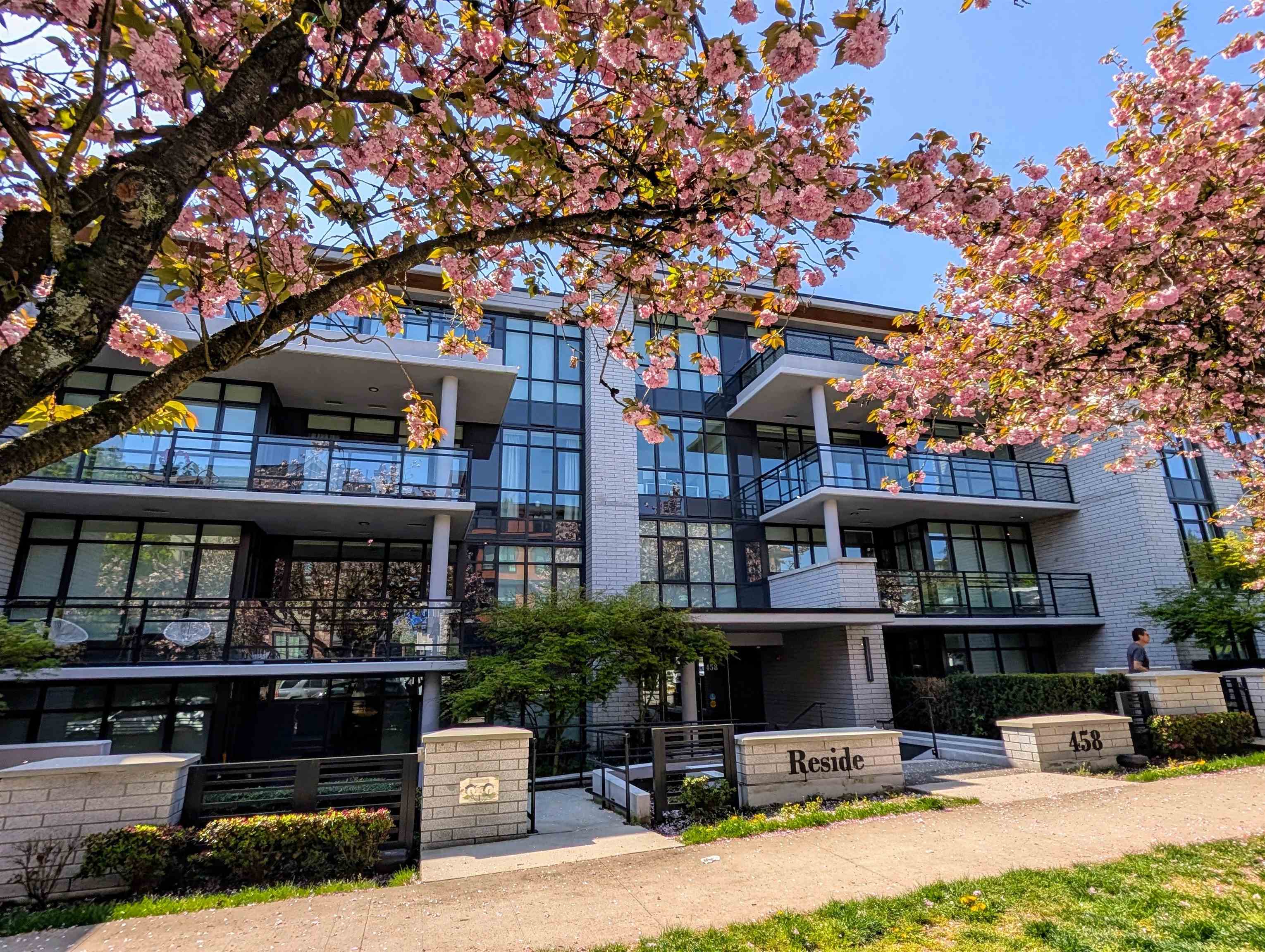 458 West 63rd Avenue #302, Vancouver, BC V5X 2J4