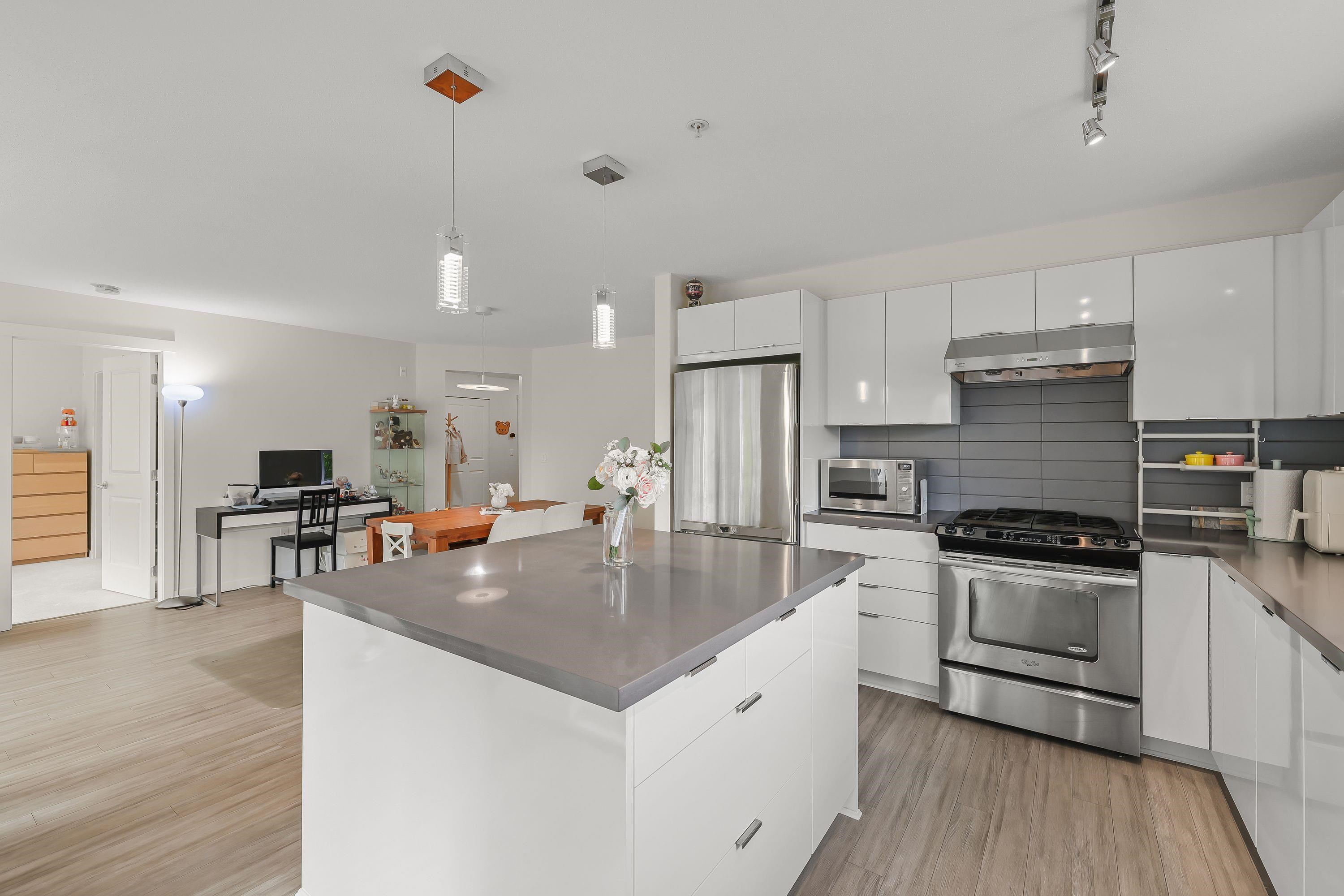 3323 151 Street #202, Surrey, BC V3Z 0L3