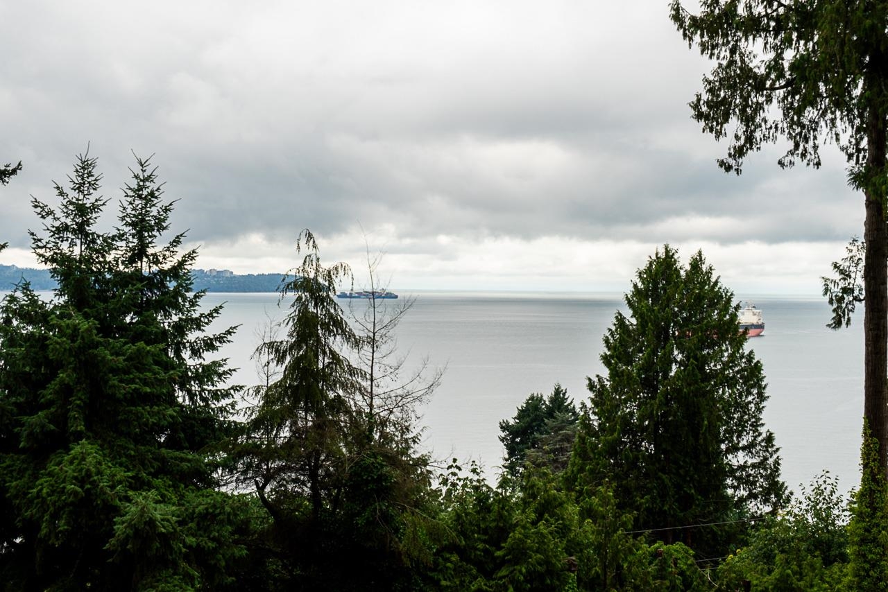3290 Mathers Avenue, West Vancouver, BC V7V 2K5