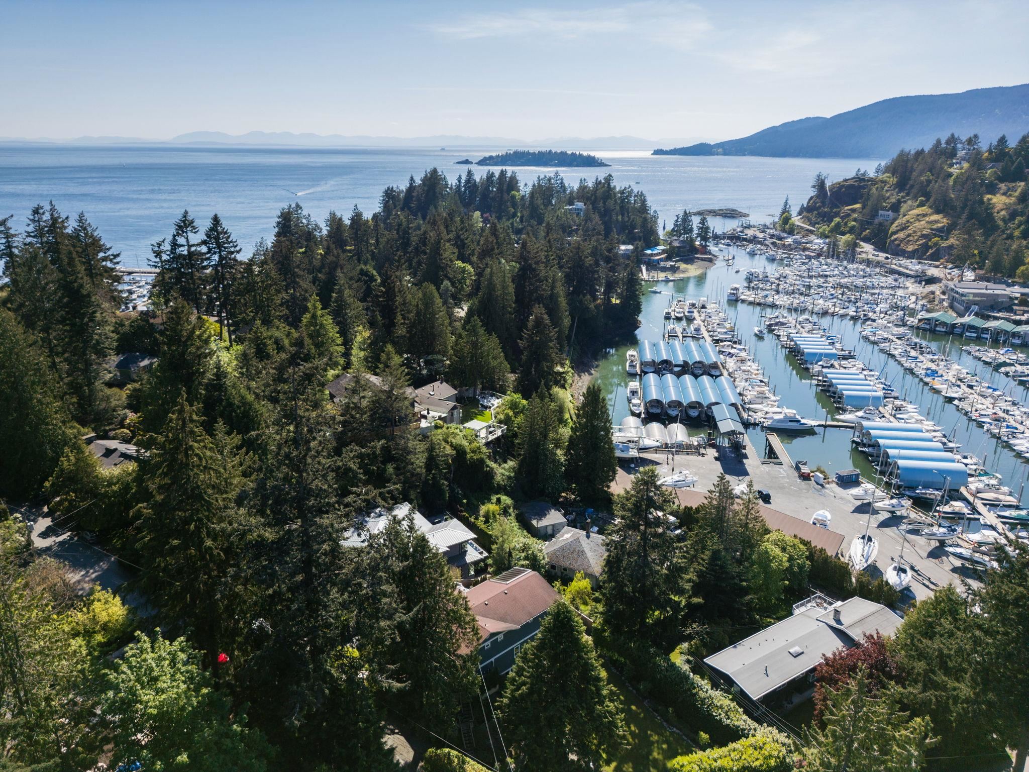 5755 Telegraph Trail, West Vancouver, BC V7W 1R3