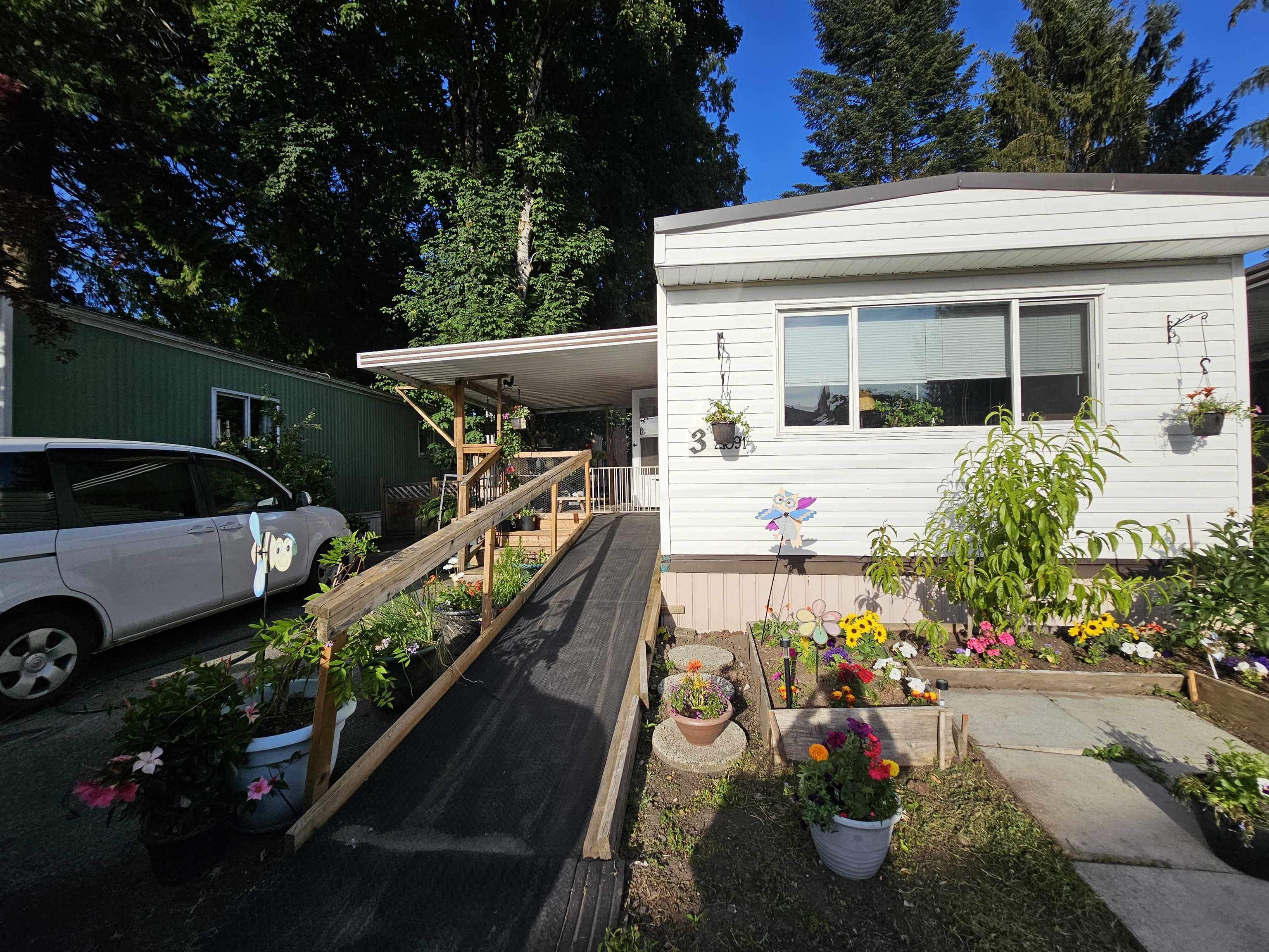 21091 Lougheed Highway #3, Maple Ridge, BC V2X 2R2