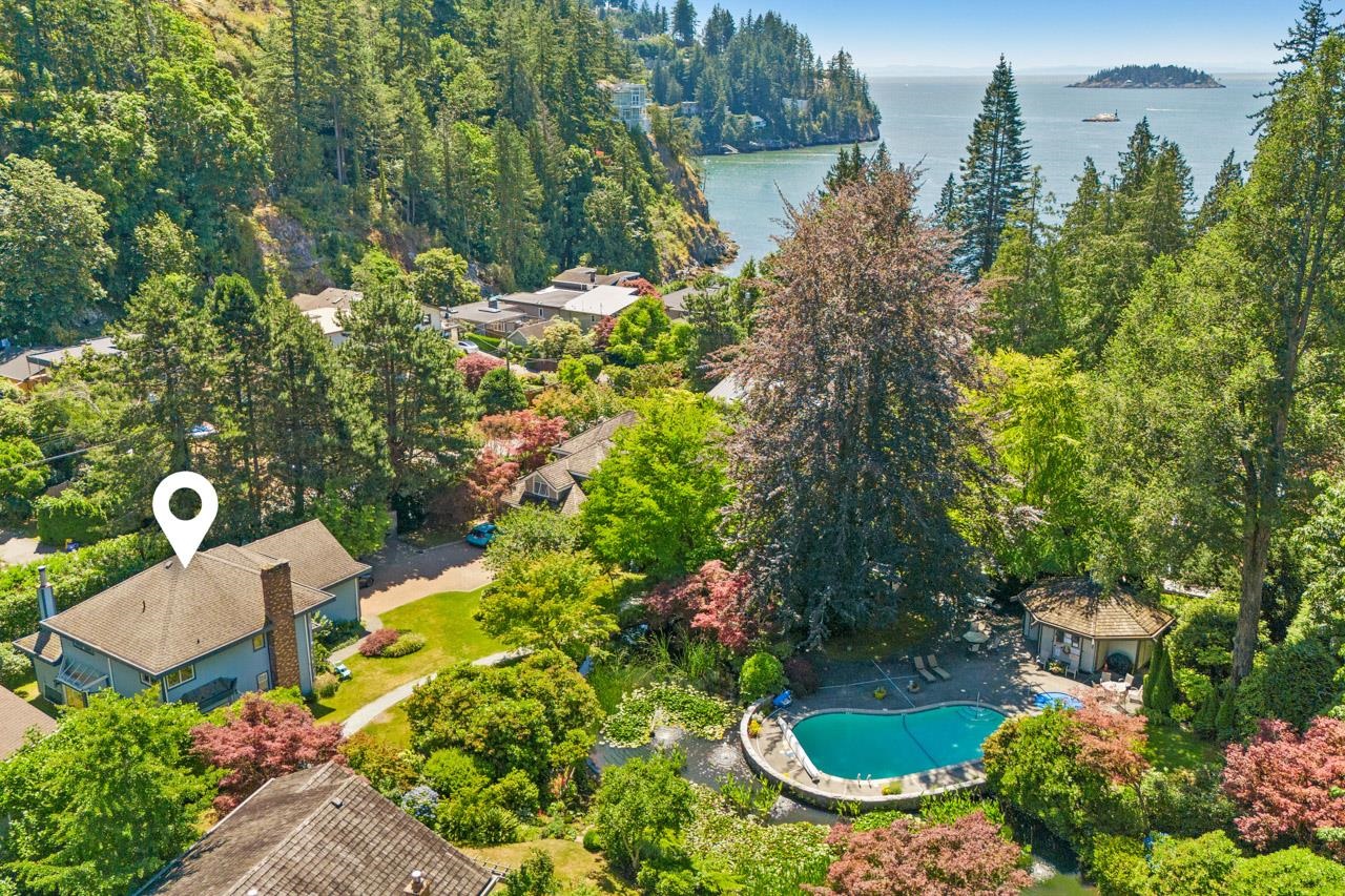 6755 Dufferin Avenue, West Vancouver, BC V7W 3B7