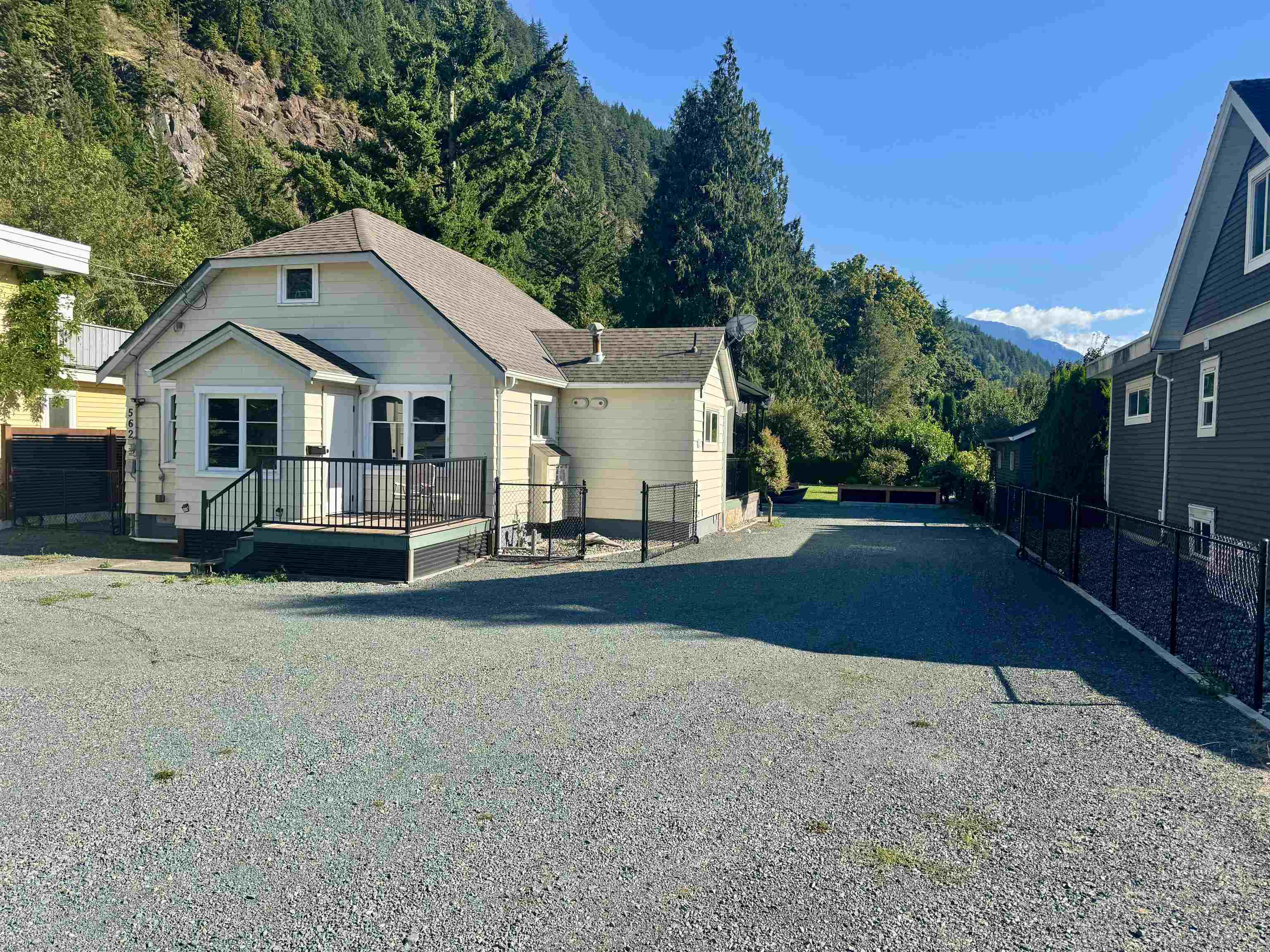 562 Lillooet Avenue, Harrison Hot Springs, BC V0M 1K0