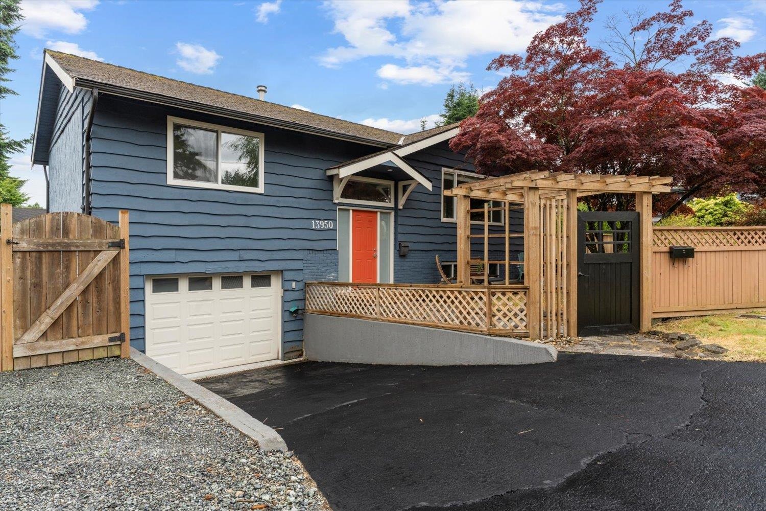 13950 Blackburn Avenue, White Rock, BC V4B 2Z5
