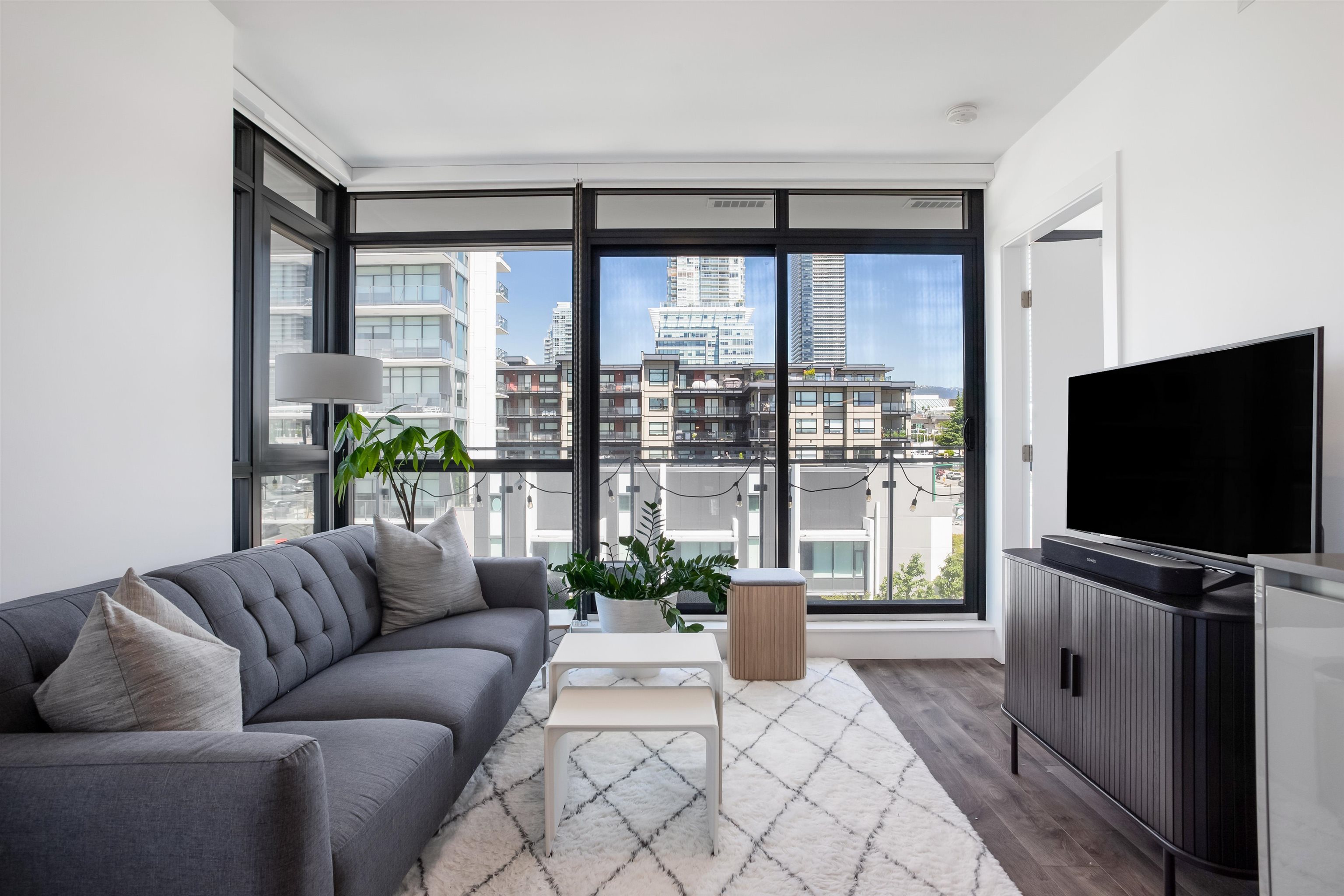 4488 Juneau St #501, Coquitlam, BC V5C 0M4