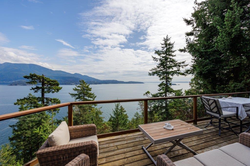 653 Cliff Road, Bowen Island, BC V0N 1G1