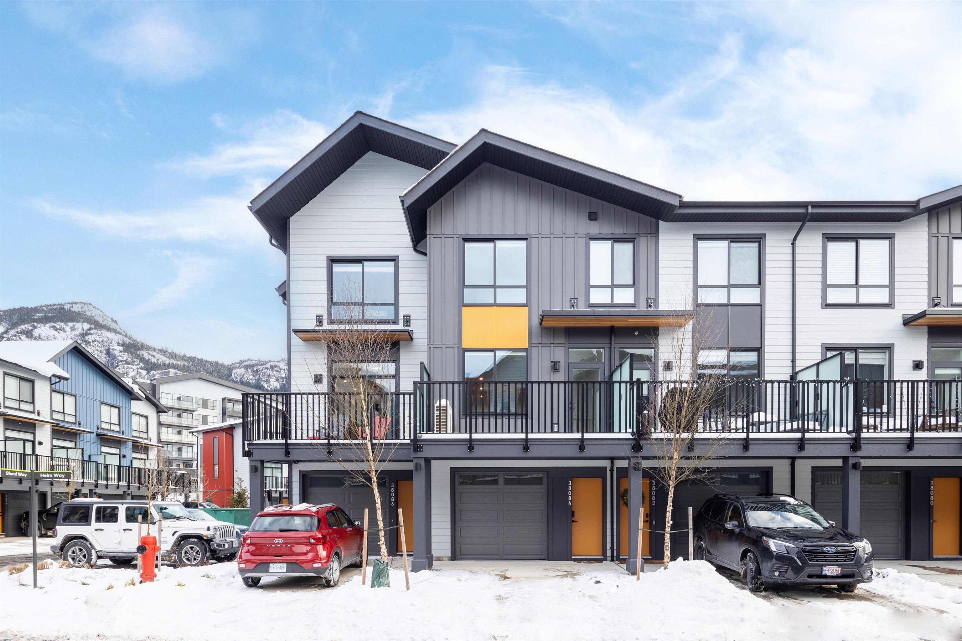 38084 Helm Way, Squamish, BC V8B 1E6